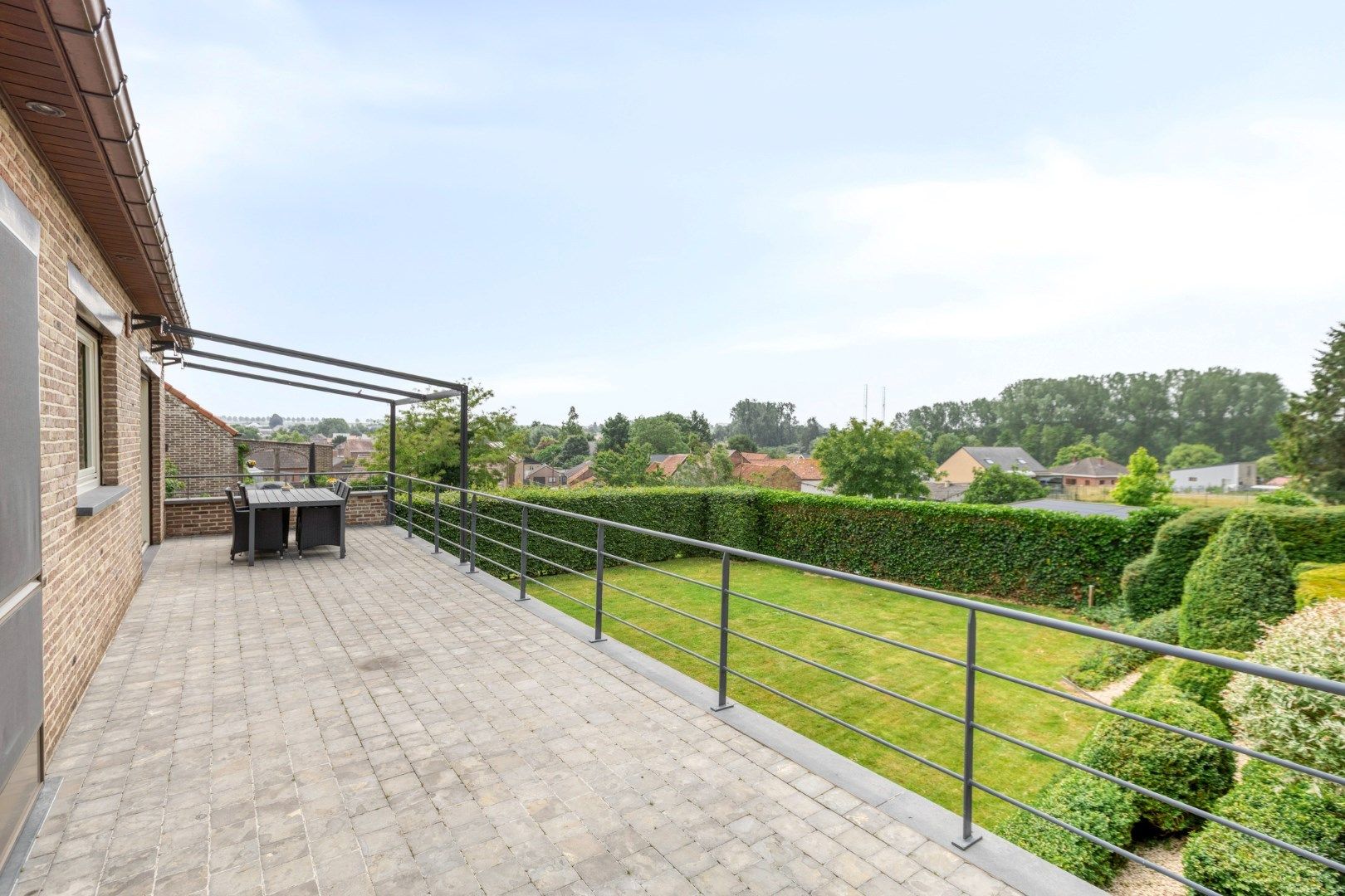 Instapklare woning met prachtig aangelegde tuin foto 26