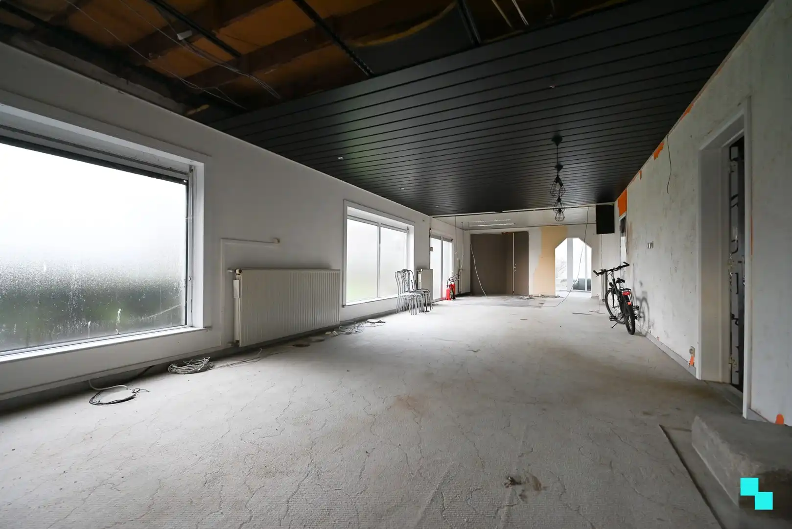 Uitzonderlijke eigendom bestaande uit een gezinswoning & afzonderlijk (kantoor)gebouw te Izegem foto 28