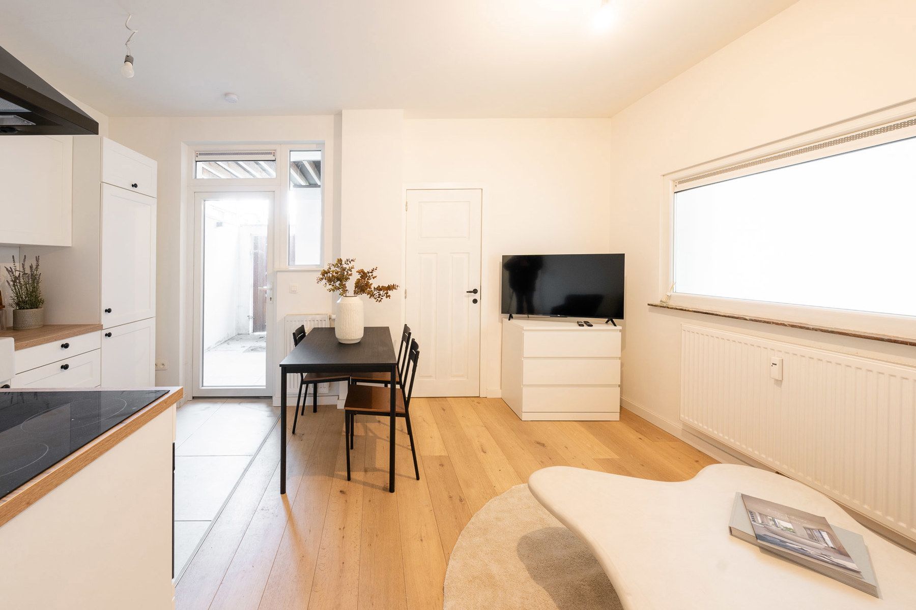 Volledig gerenoveerd appartement met buitenruimte foto 3