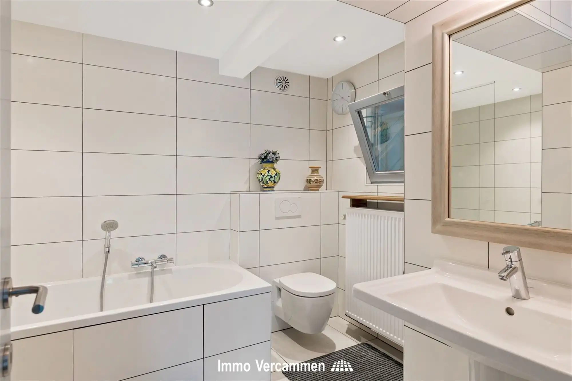 Verrassend ruime gezinswoning op een ware A-locatie te Putte foto 11
