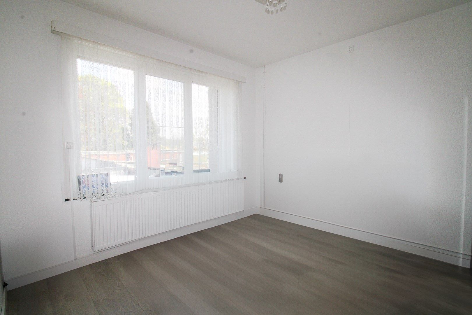 Verrassend ruime gezinswoning met energielabel B, vier slaapkamers en een uitgestrekte diepe tuin te koop in Sint-Niklaas! foto 17