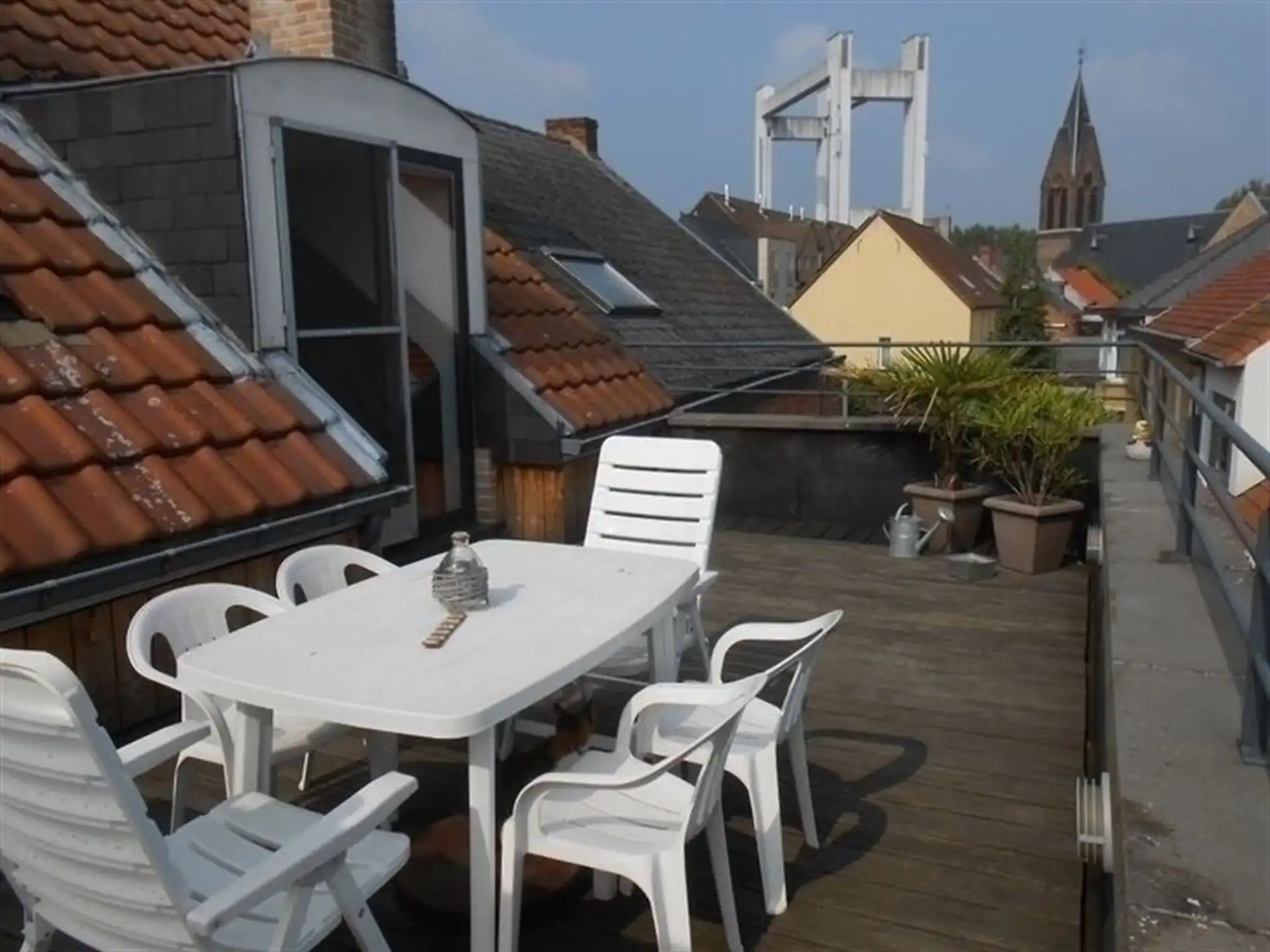 Centraal gelegen appartement met ruim terras! foto {{pictureIndex}}