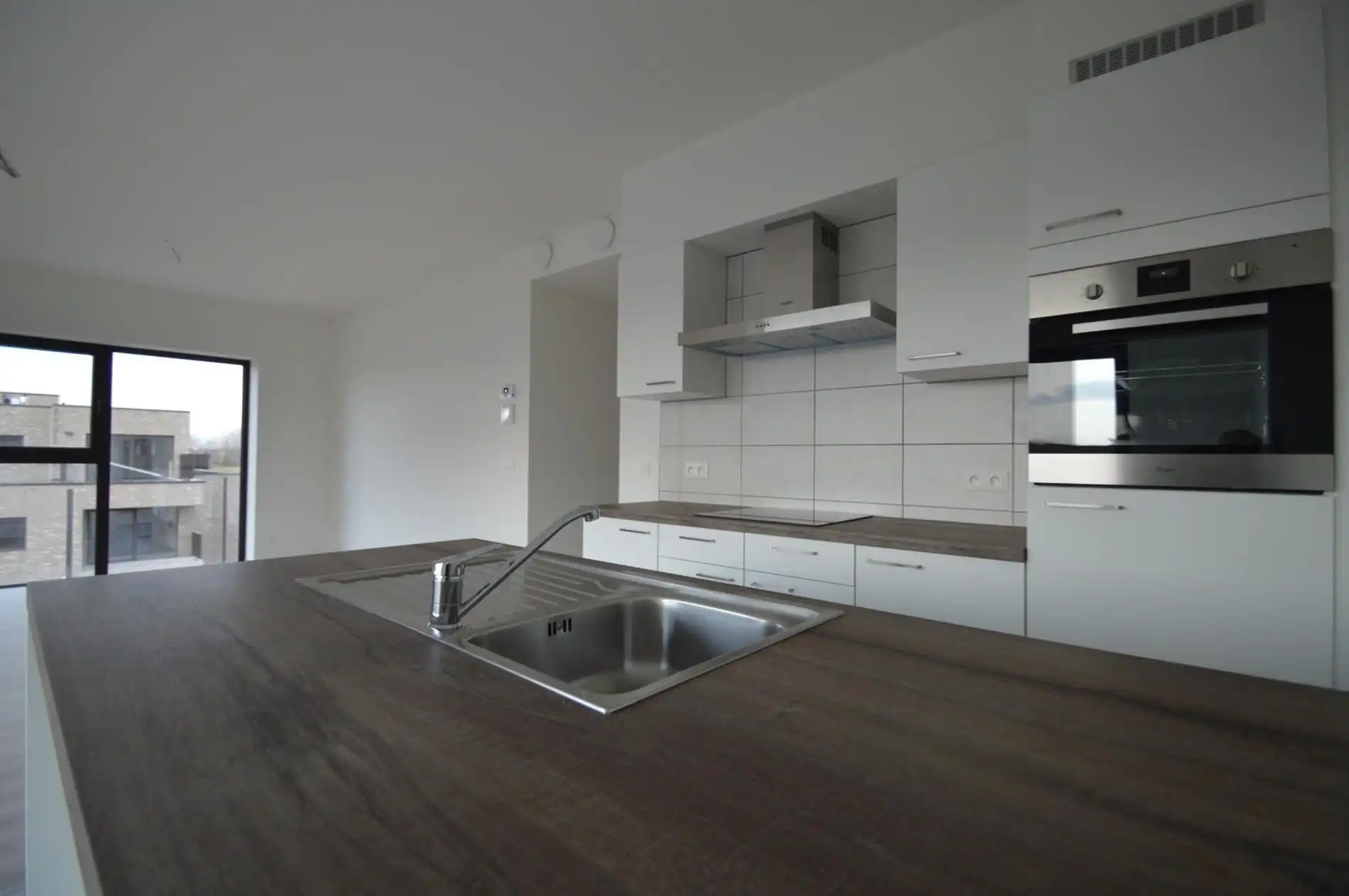 Hedendaags degelijk appartement met 2 slaapkamers in residentiële woonwijk Heuveldal. Garage inbegrepen in de huurprijs ! foto 5