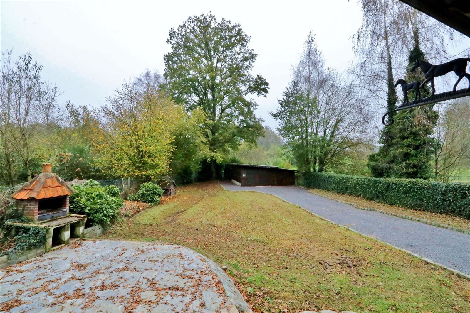 Volledig gerenoveerde bungalow met 2 slpks, garage en tuin foto 17