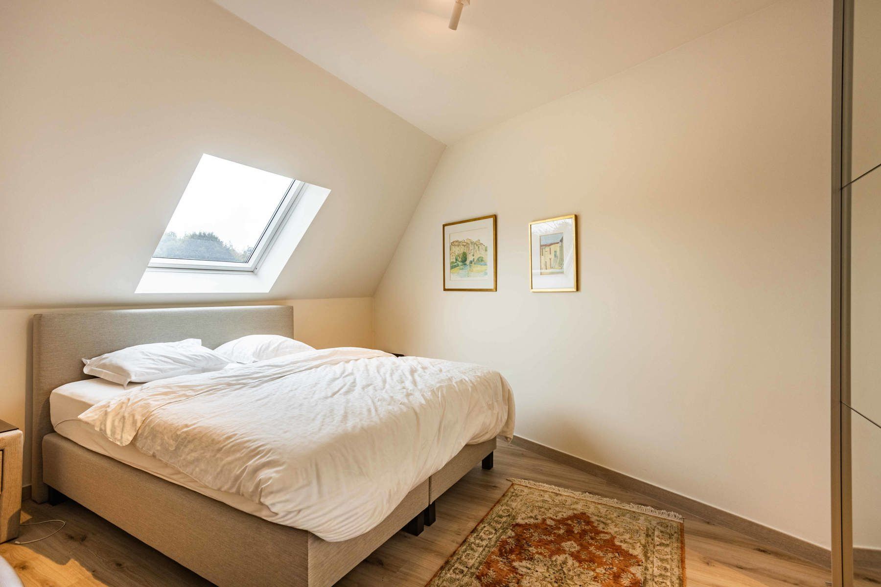 Recent, luxe penthouse met panoramisch terras foto 14