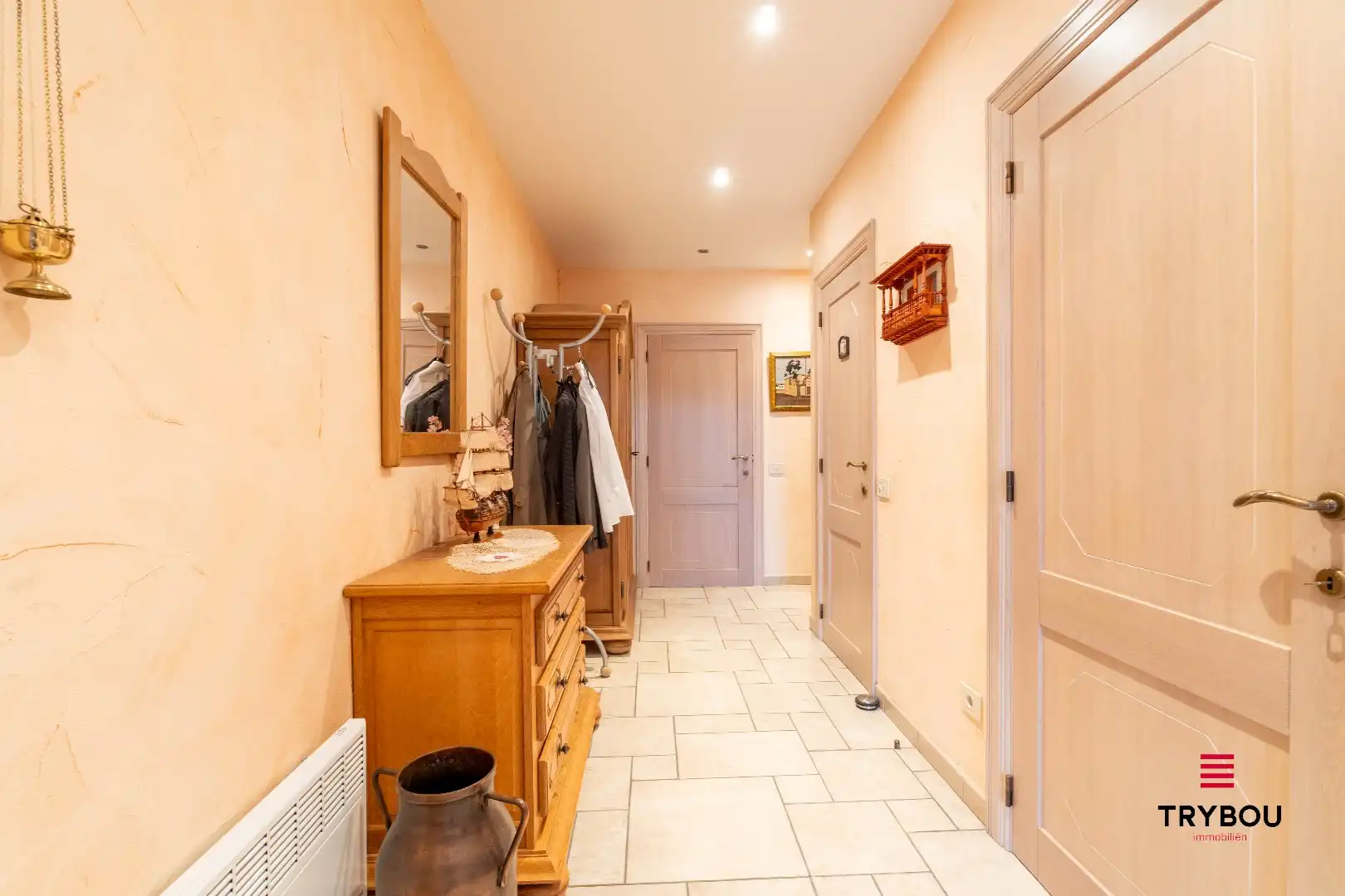 Ruim woon-appartement (120m²) met zicht op de Markt van Houthulst foto 2