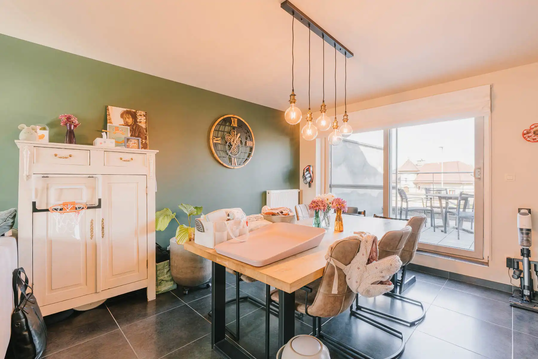Lichtrijk en ruim appartement met riant terras op toplocatie foto 4