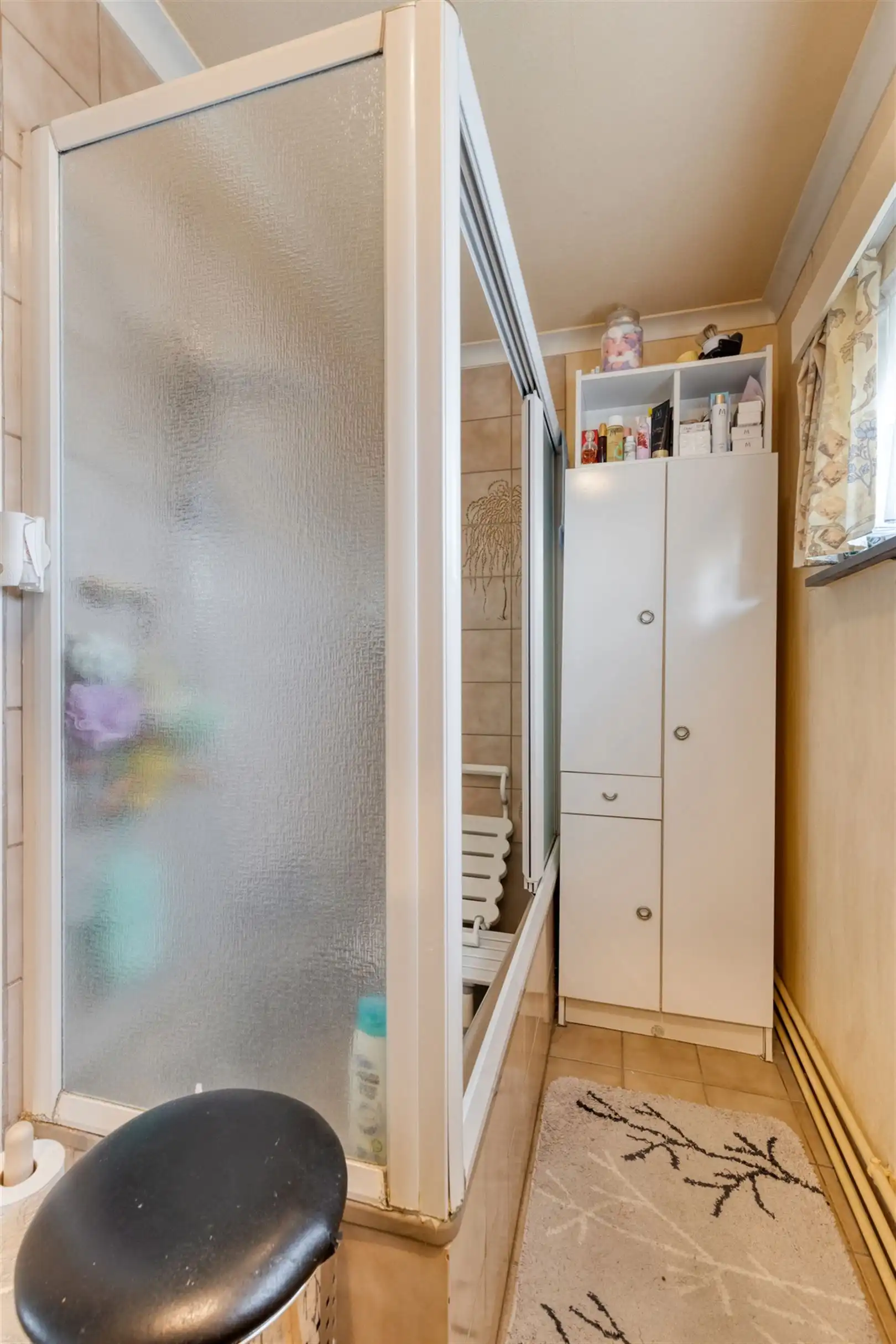 Ruime statige woning in een rustige buurt foto 17