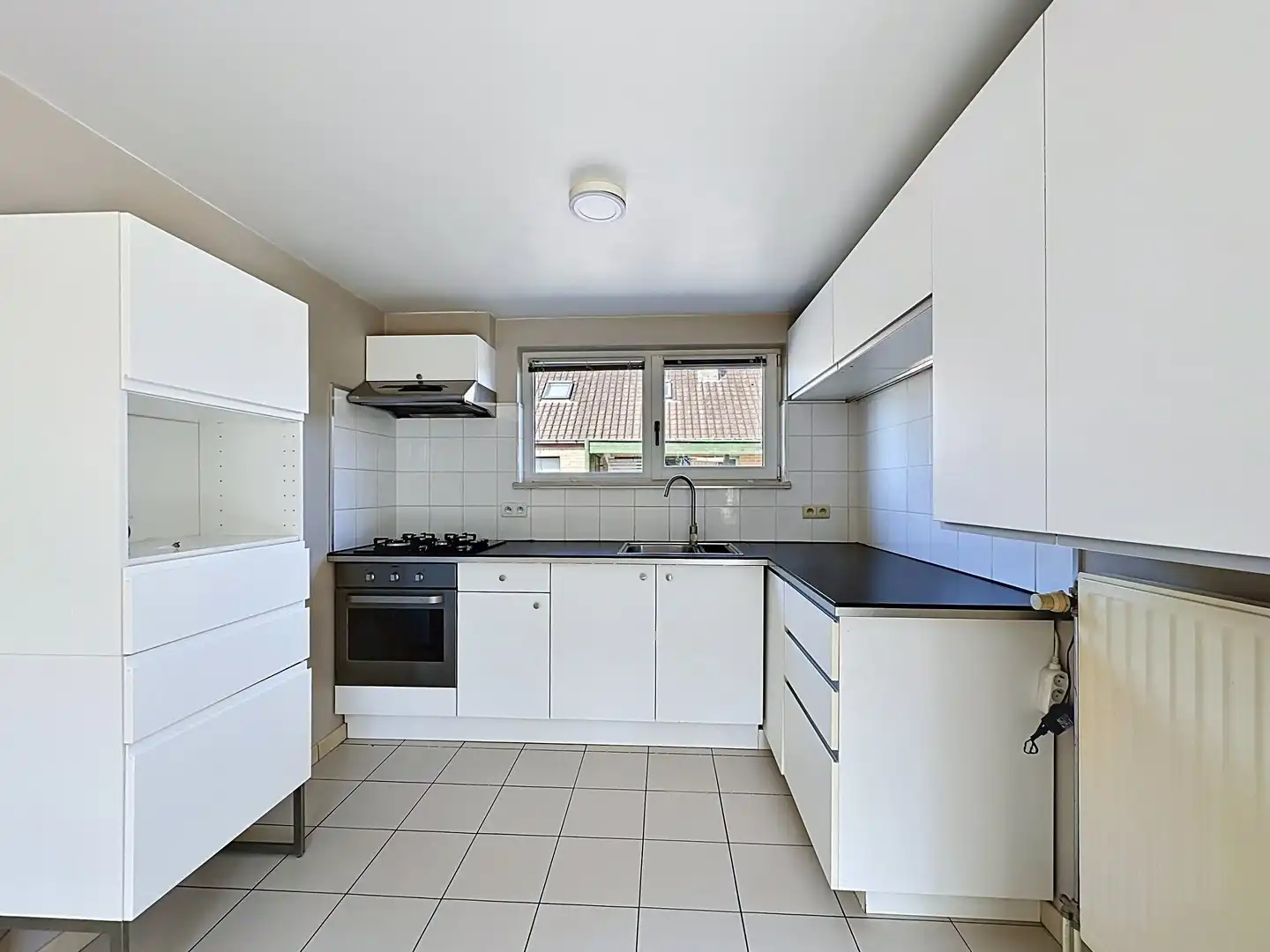 Instapklare vakantiewoning met zonnige tuin en parking. foto 5