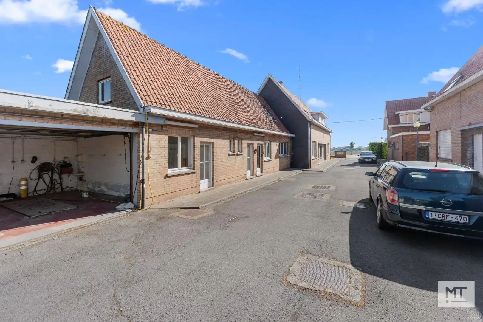 Voormalig politiecommissariaat te koop in Westrozebeke foto 2
