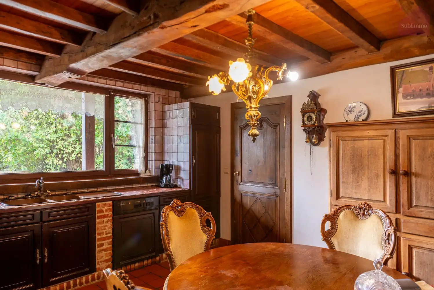 Ruime gezinswoning met 6 slaapkamers op een uitzonderlijk groot perceel van 21a 73ca foto 7