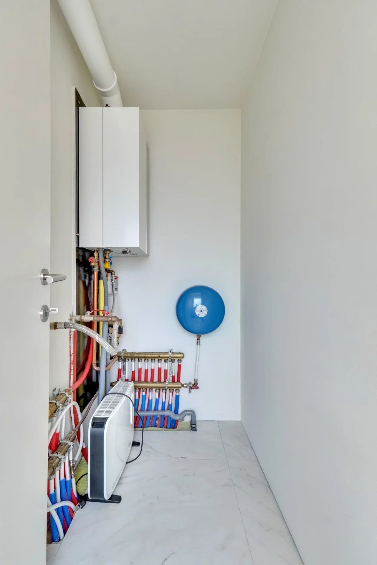 Ruime rijwoning nabij centrum Sint-Truiden foto 19