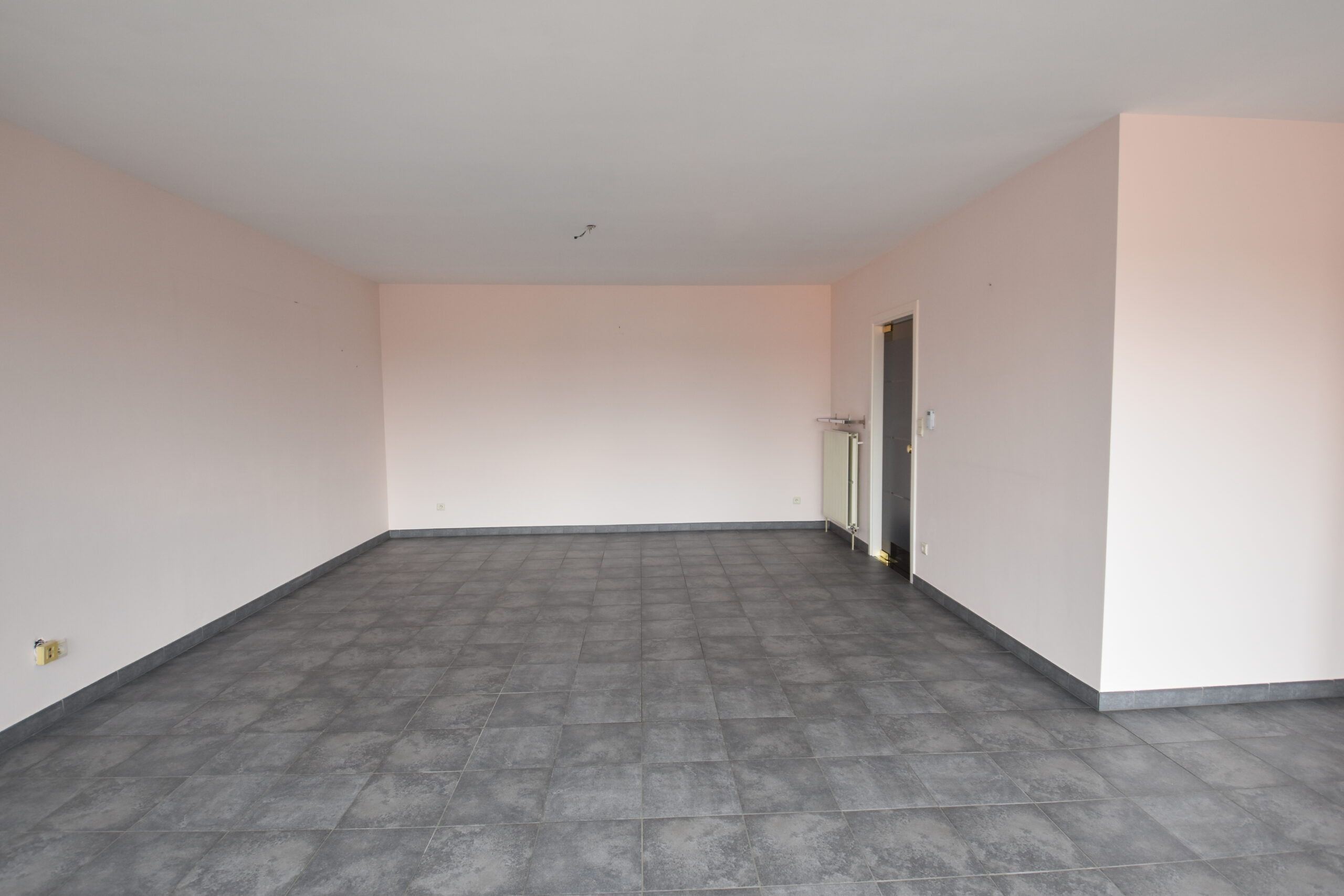 Stijlvol en ruim appartement met 3 slaapkamers en zonnig terras. foto 3