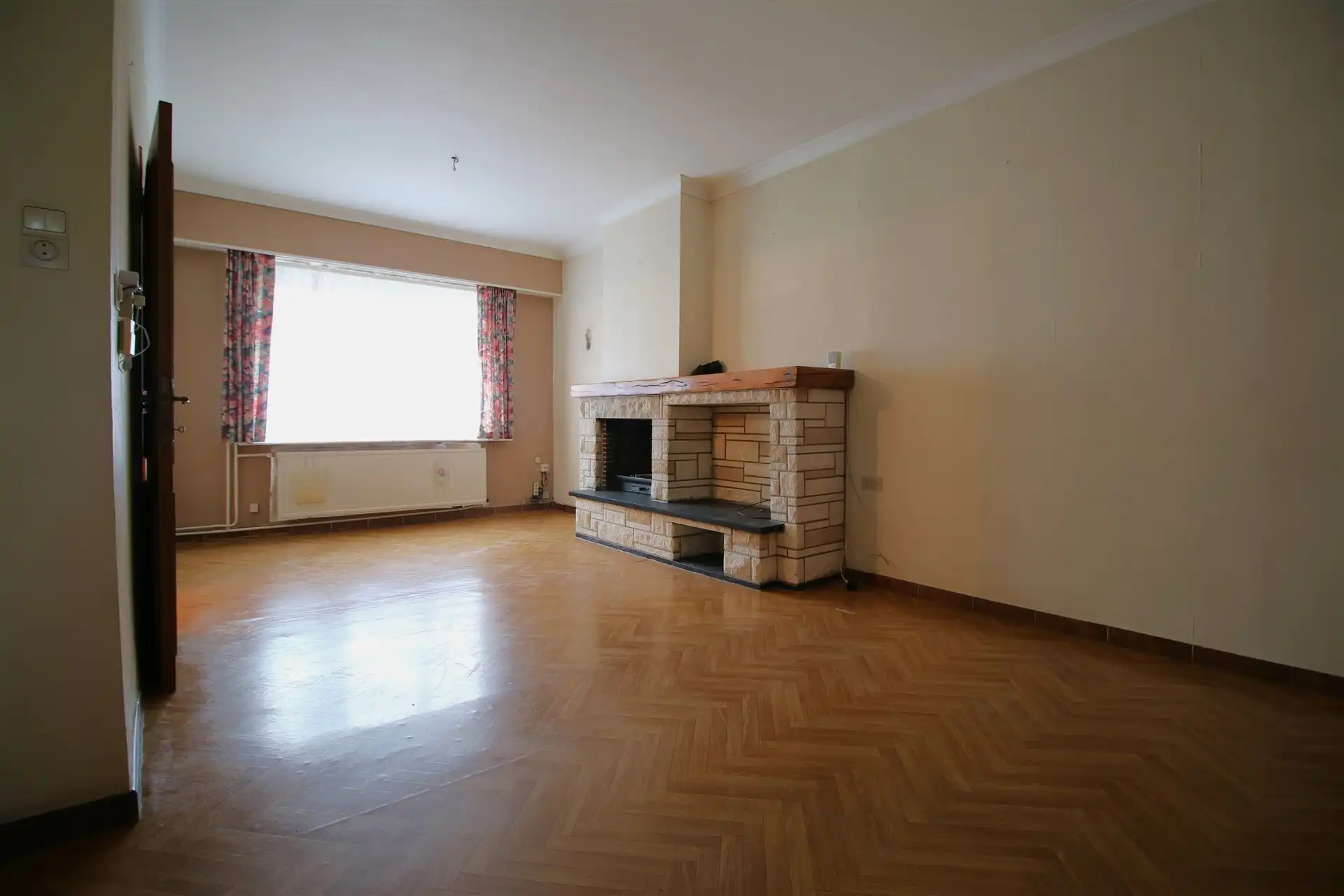 Te renoveren woning met tuin en garage foto 7