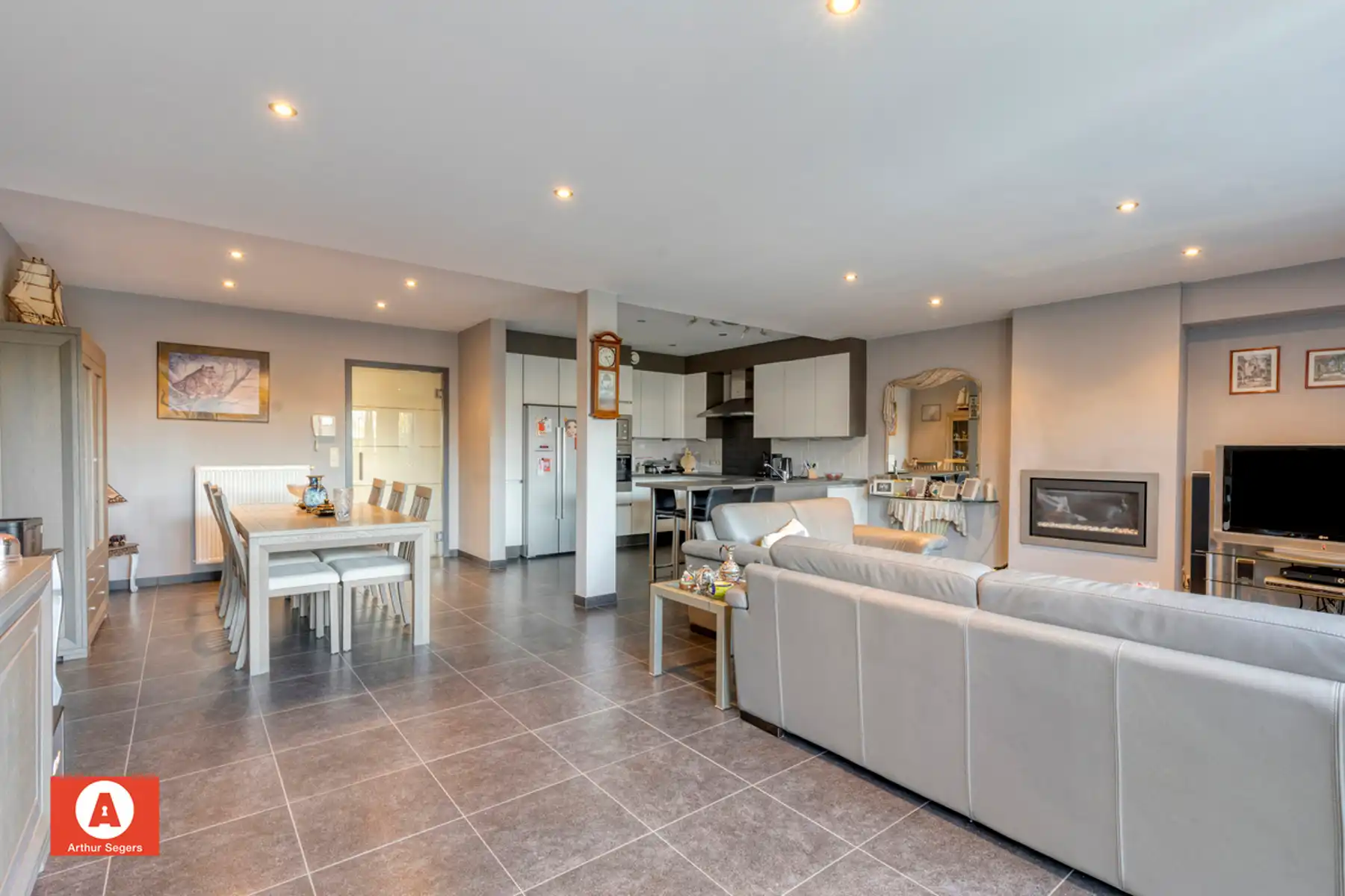 Recent Gelijkvloers appartement met tuin en parkeerplaats. foto 6