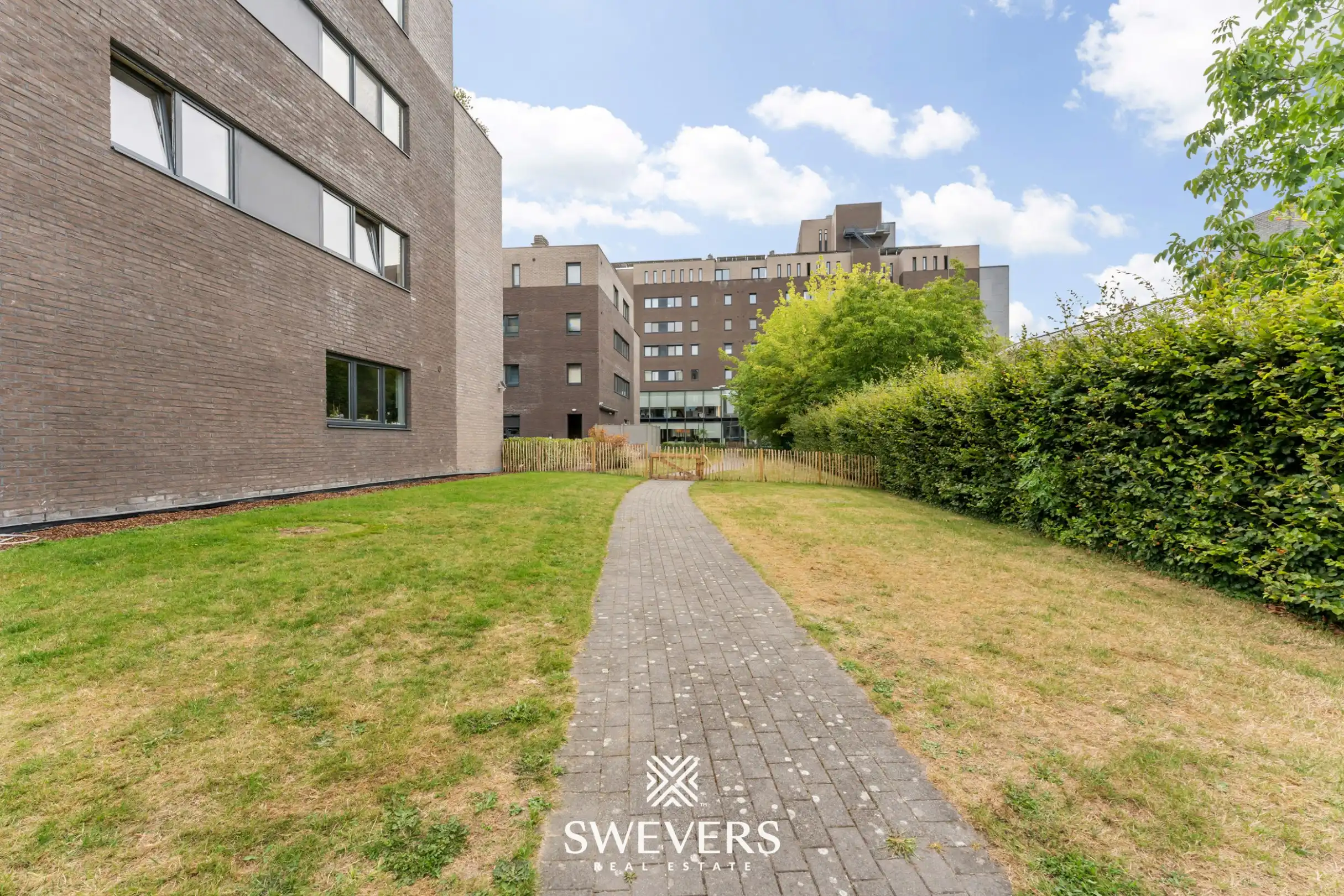 Instapklaar 1-slpk appartement mét terras op TOPlocatie te Hasselt foto 19