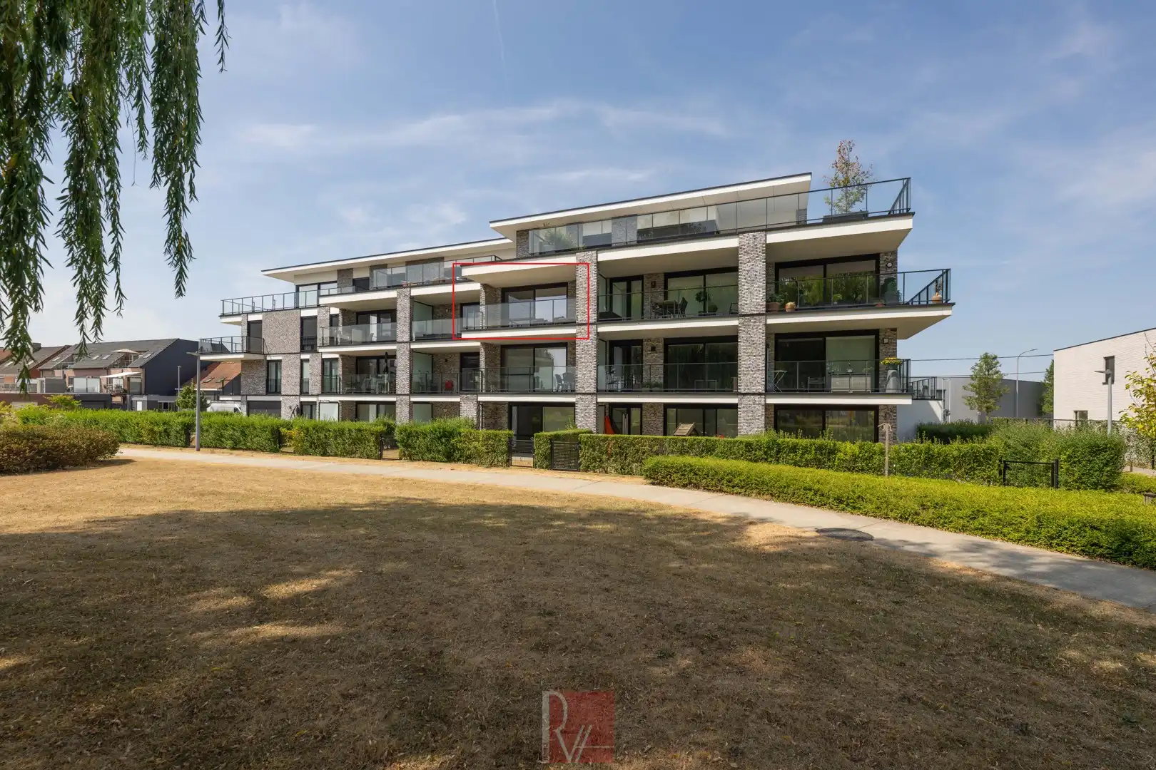 Appartement met garage foto {{pictureIndex}}