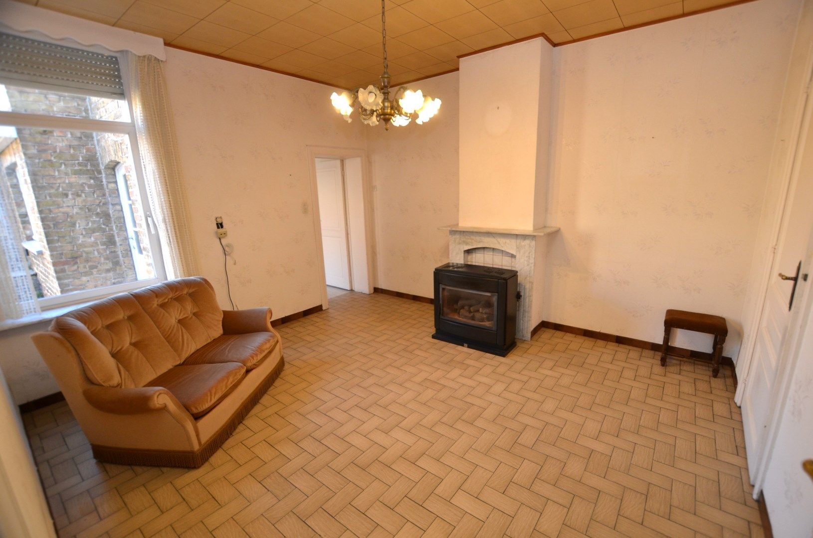 Te renoveren ruim woonhuis  foto 2