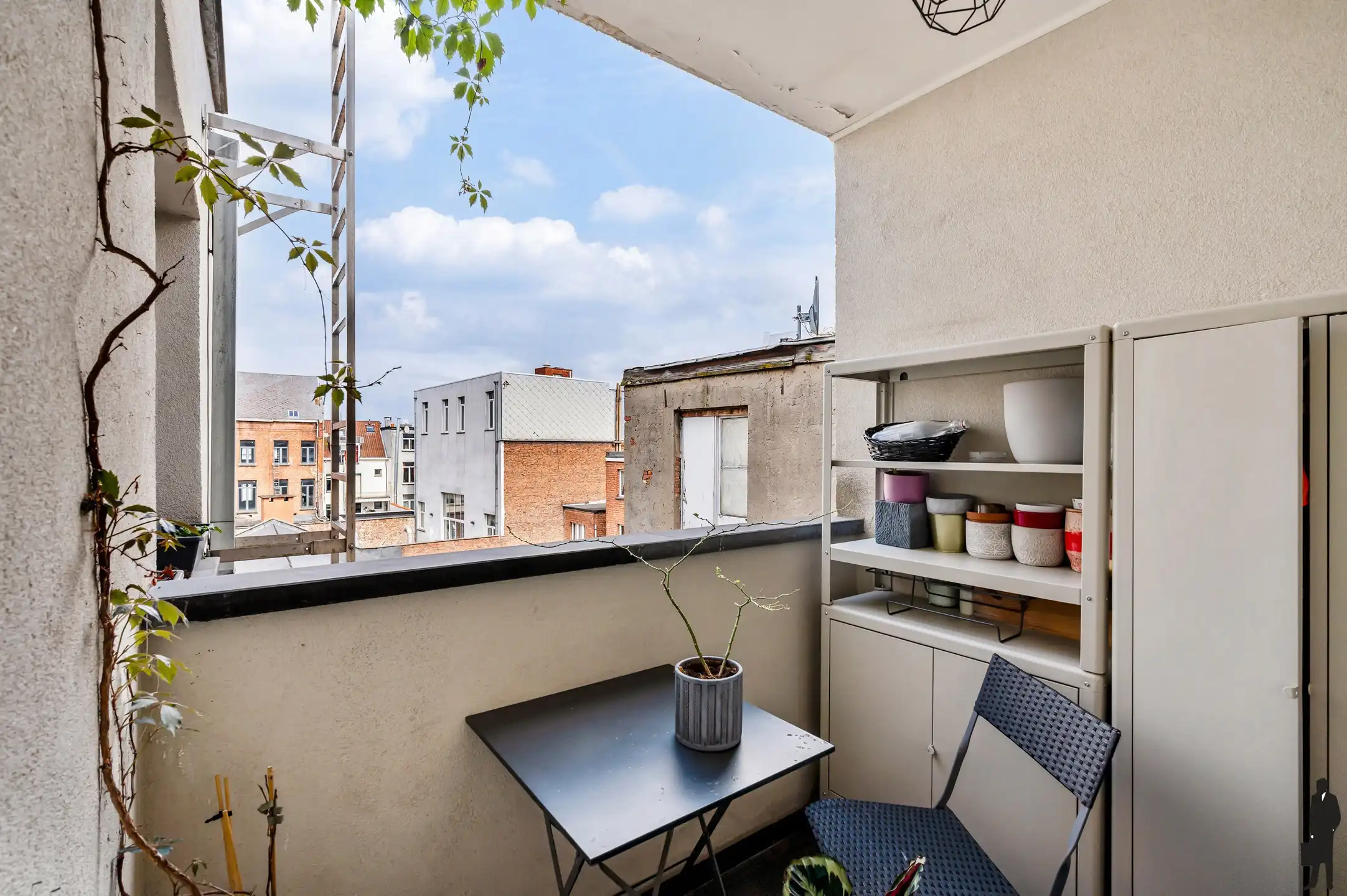 Instapklaar app. met terras nabij Centraal Station foto 9