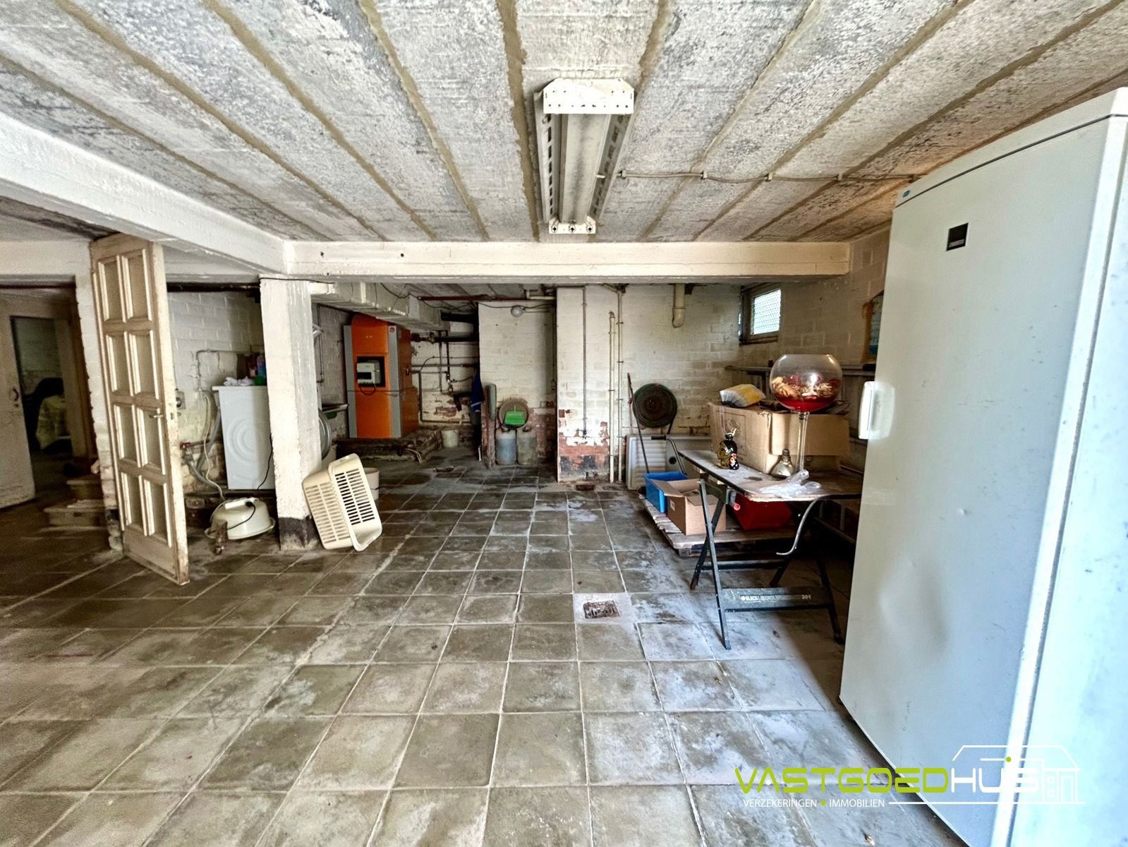 Karaktervolle, te renoveren villa met tuin foto 22