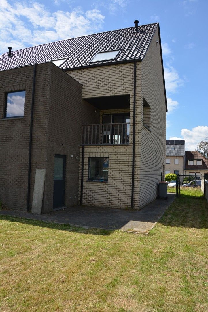 Woning met 3 slaapkamers en inpandige garage foto 3