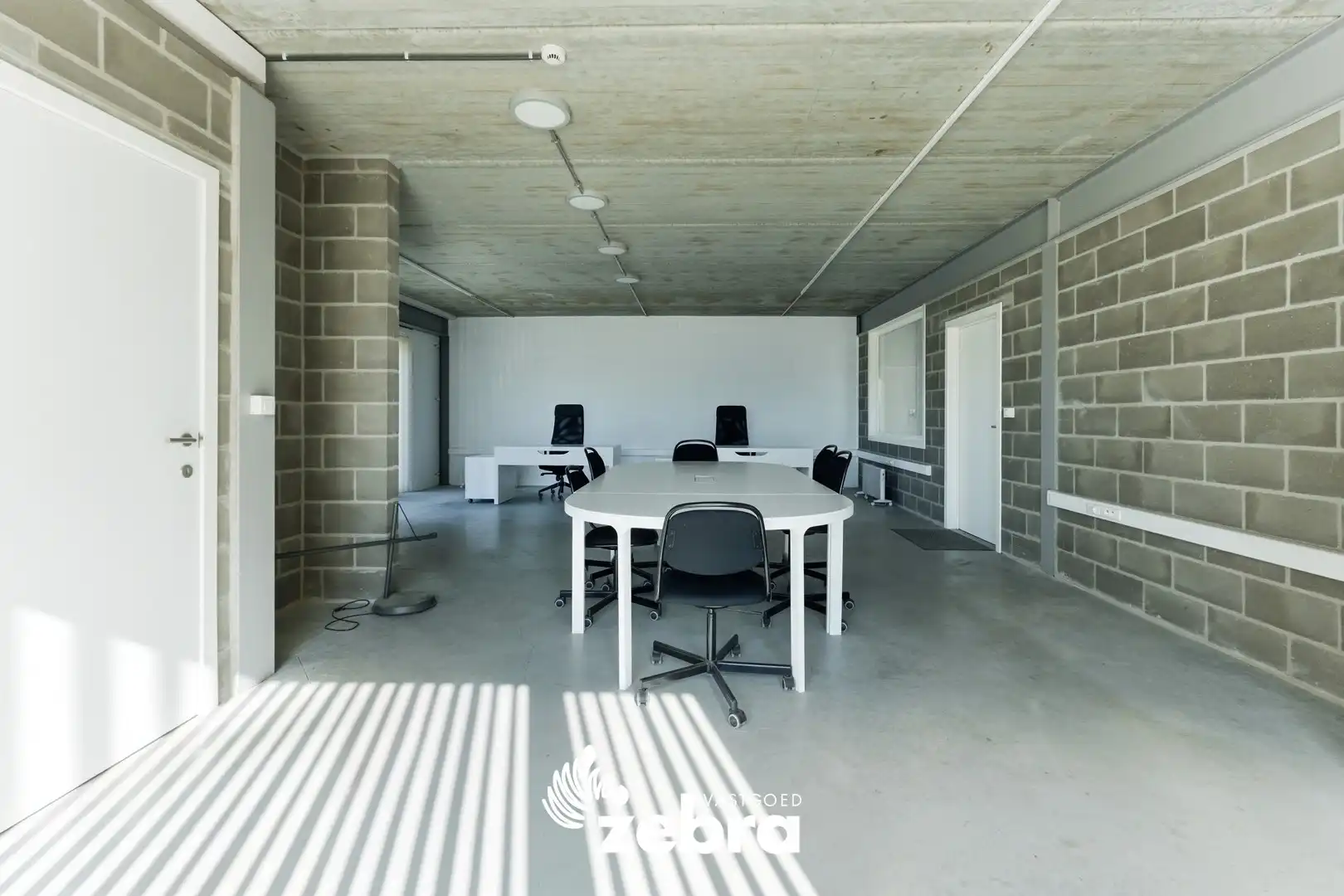 Recent bedrijfsgebouw op gunstige ligging te Roeselare! foto 18