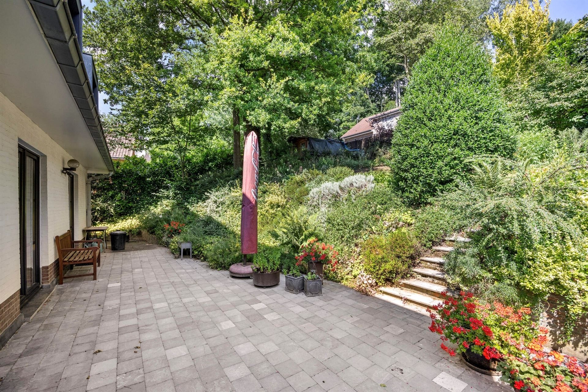 Prachtige charmante villa in rustige wijk foto 24