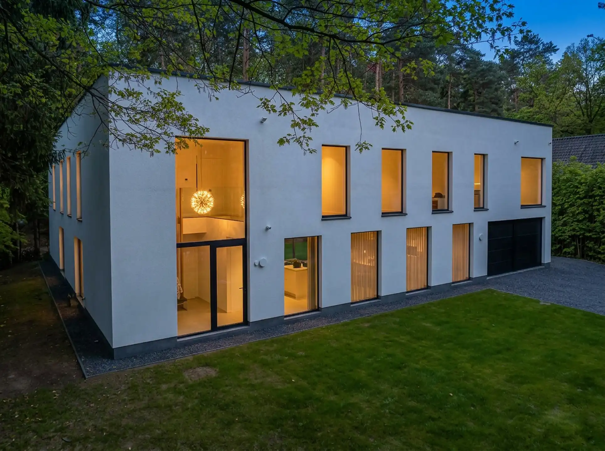 Exclusieve energiezuinige villa in groen kader te Koningshof foto {{pictureIndex}}