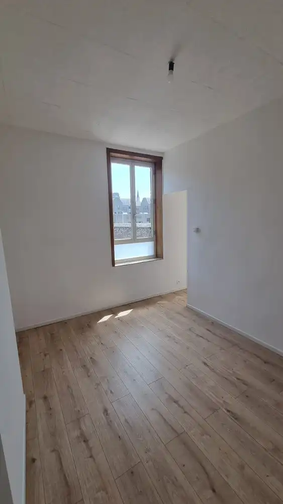 Lichtrijke hoekwoning in hartje Sint-Truiden foto 21