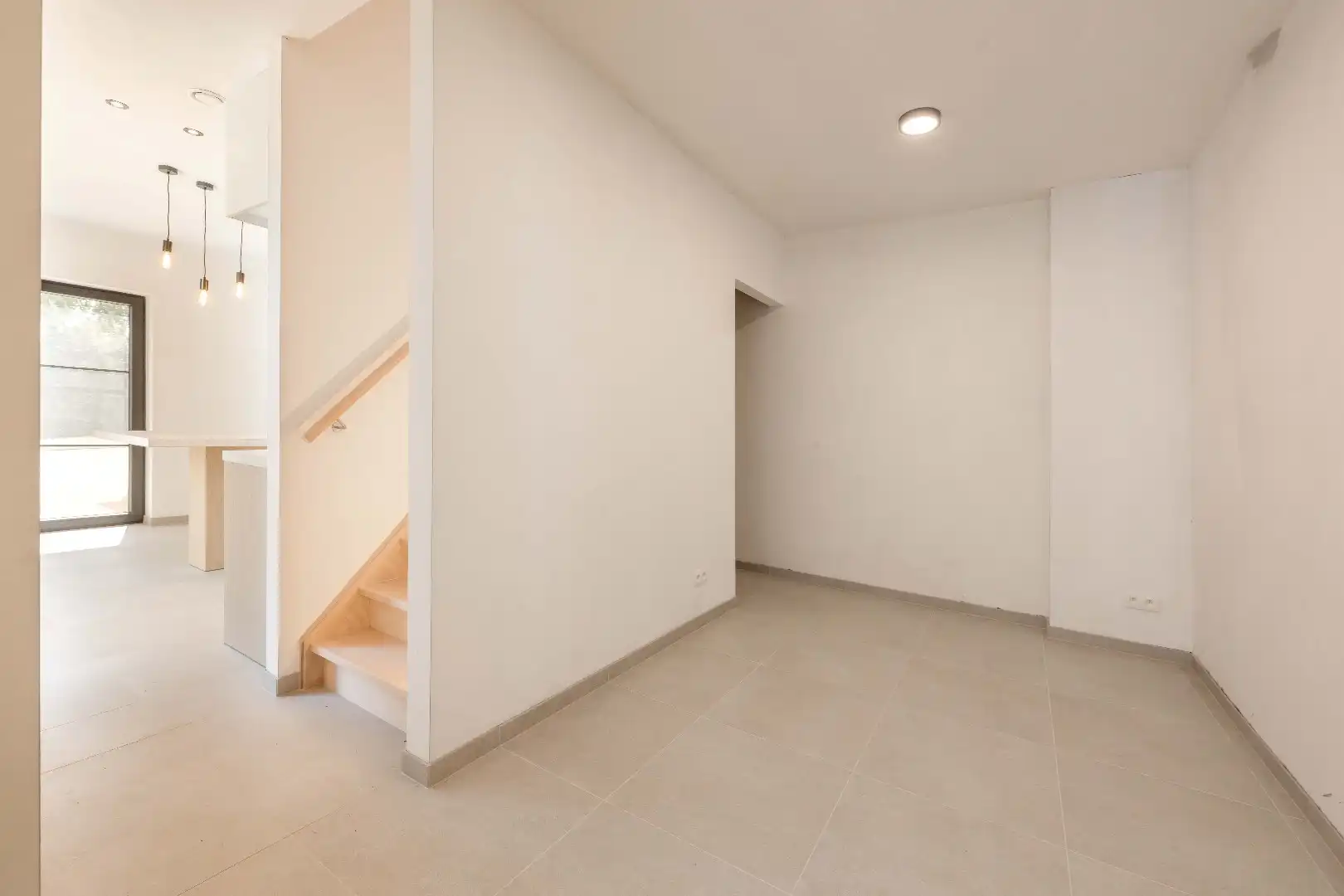 PRACHTIG TOTAAL GERENOVEERDE GEZINSWONING MET 3 SLAAPKAMERS foto 7