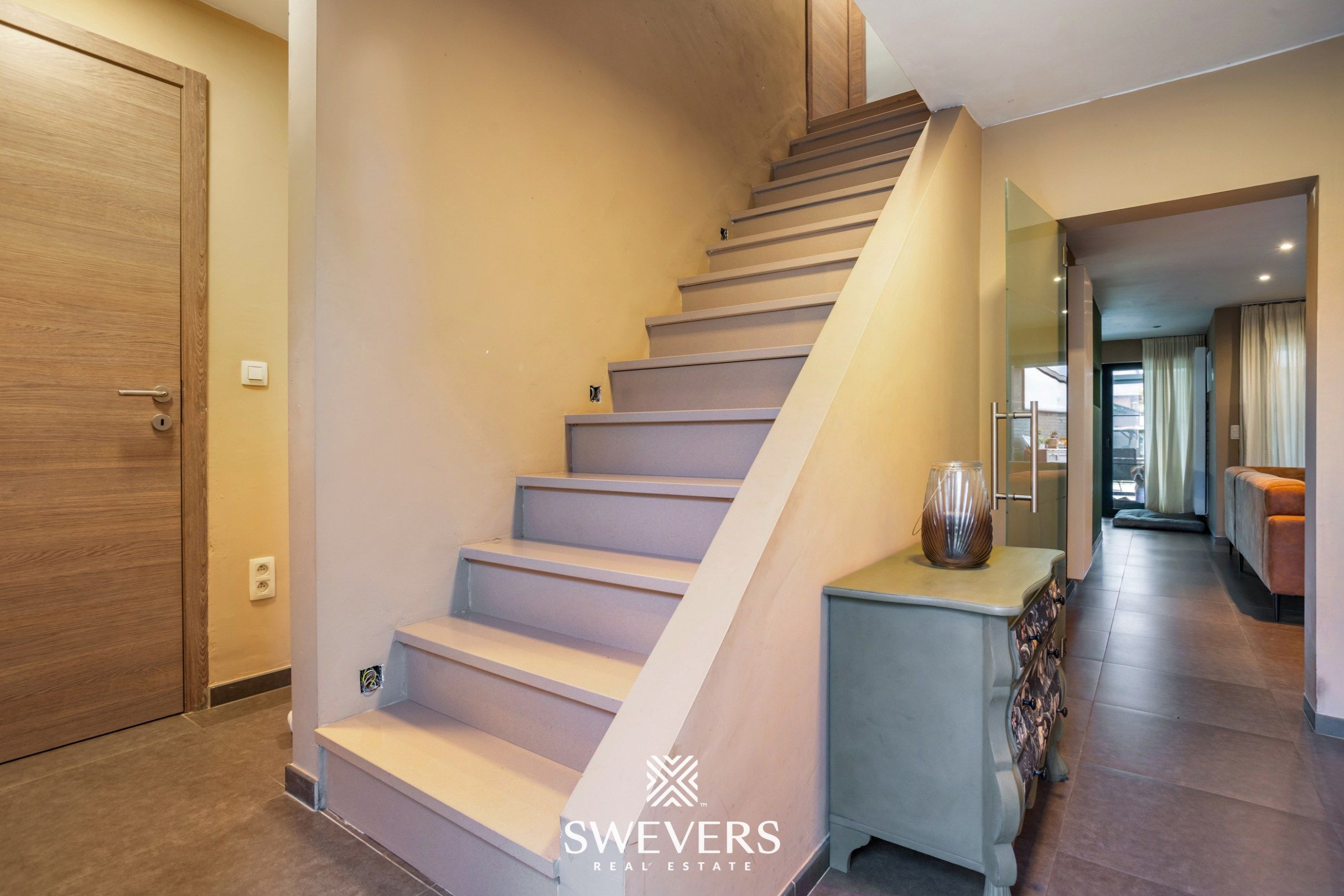 Ruime, instapklare woning met drie slaapkamers en prachtige tuin foto 12