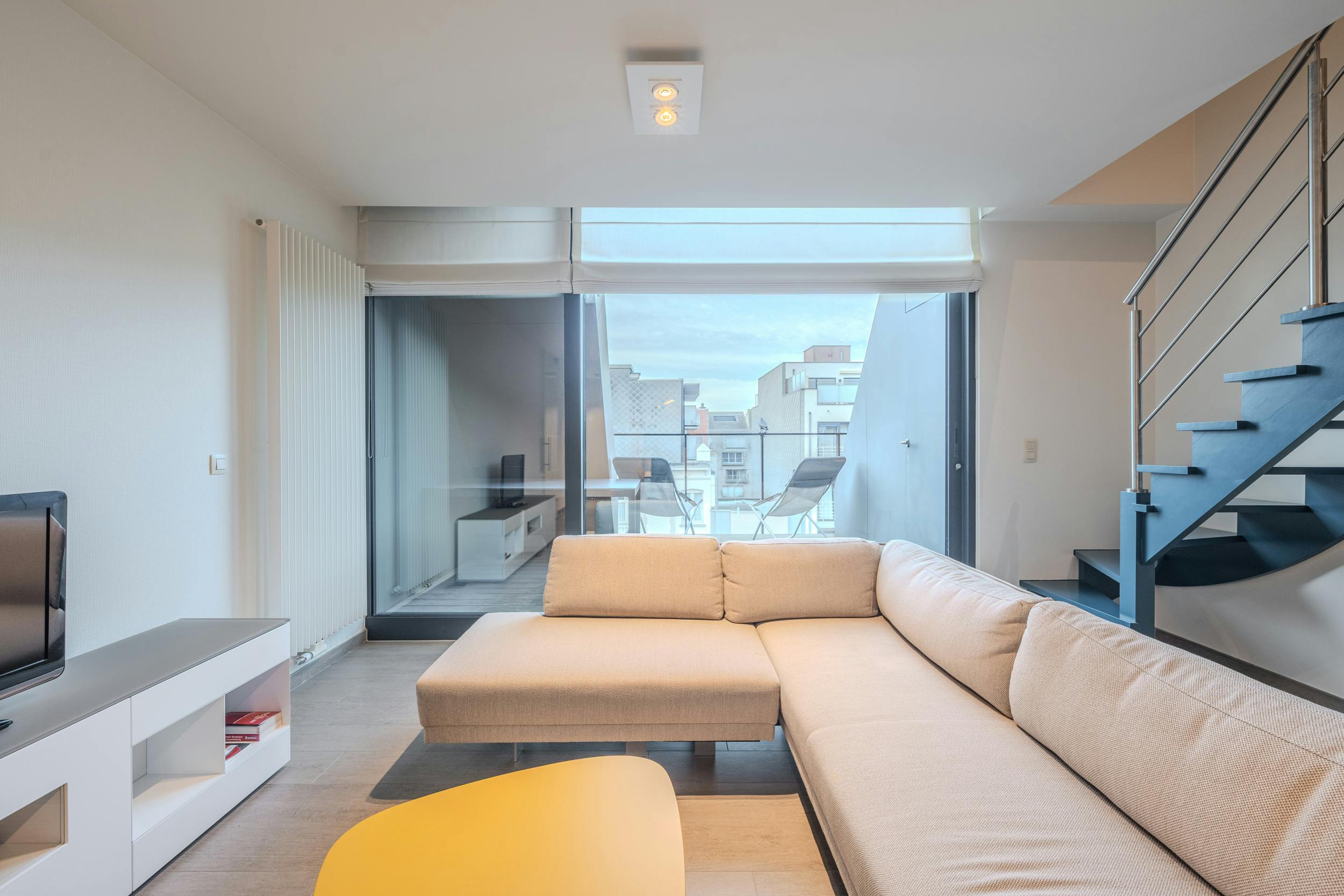 Recent twee slaapkamer appartement op absolute topligging! foto 7