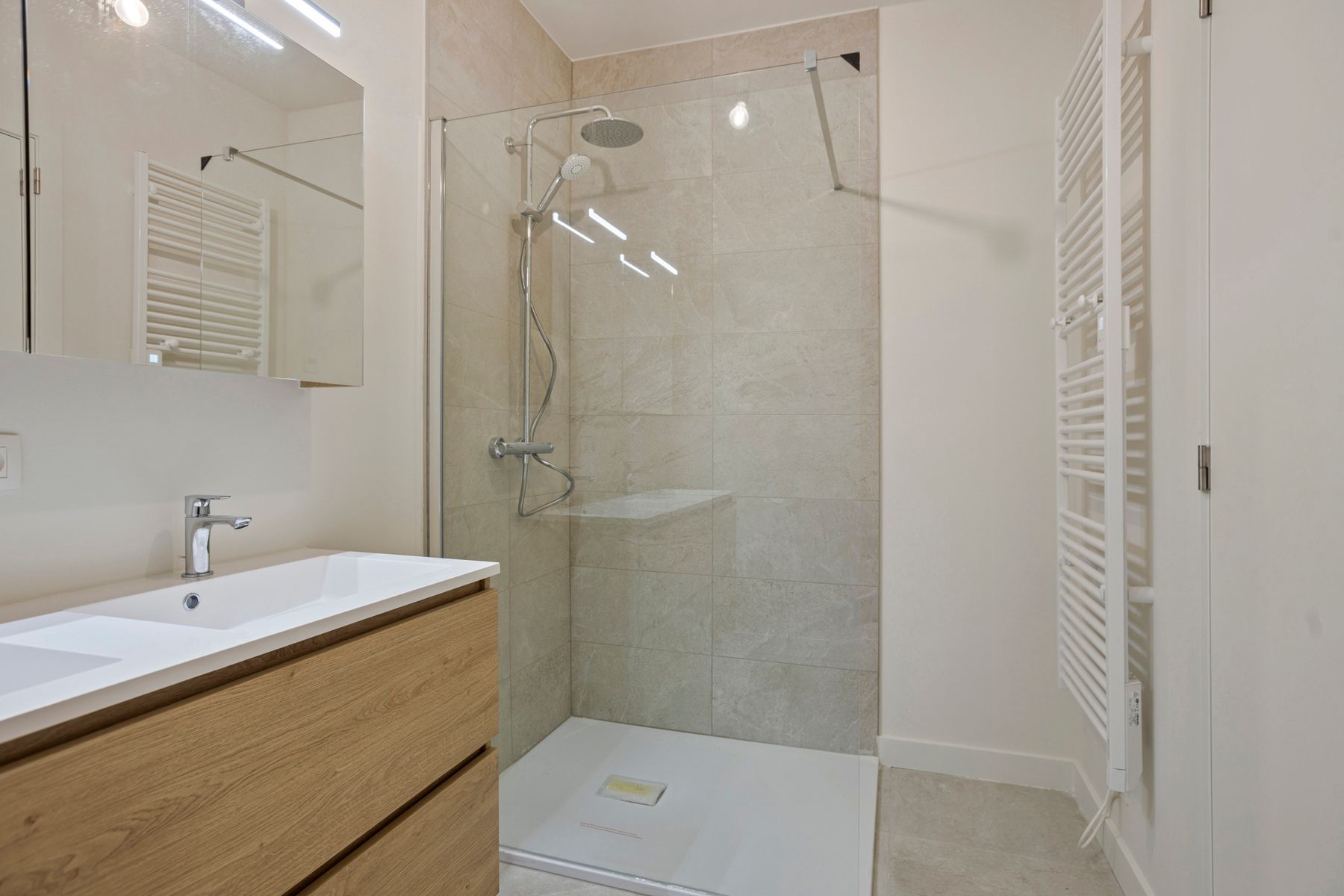 Uniek gelijkvloersapp. met veel lichtinval en private tuin! foto 12