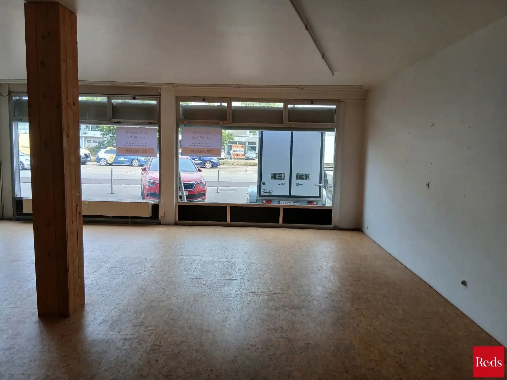 commercieel gelijkvloers op goede ligging ( 115m²) foto 2
