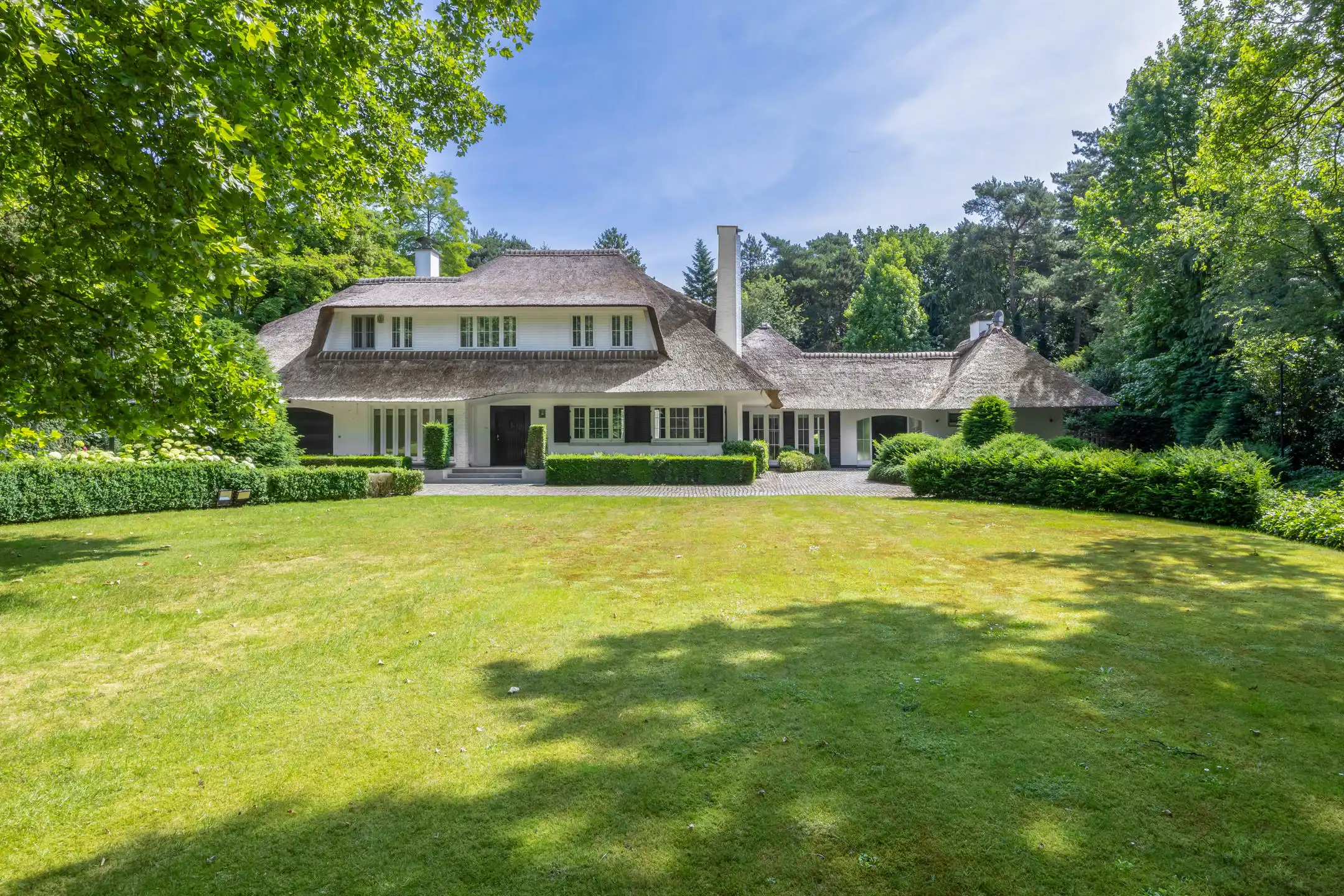 Instapklare villa op een riant perceel van 3.750 m² foto 3