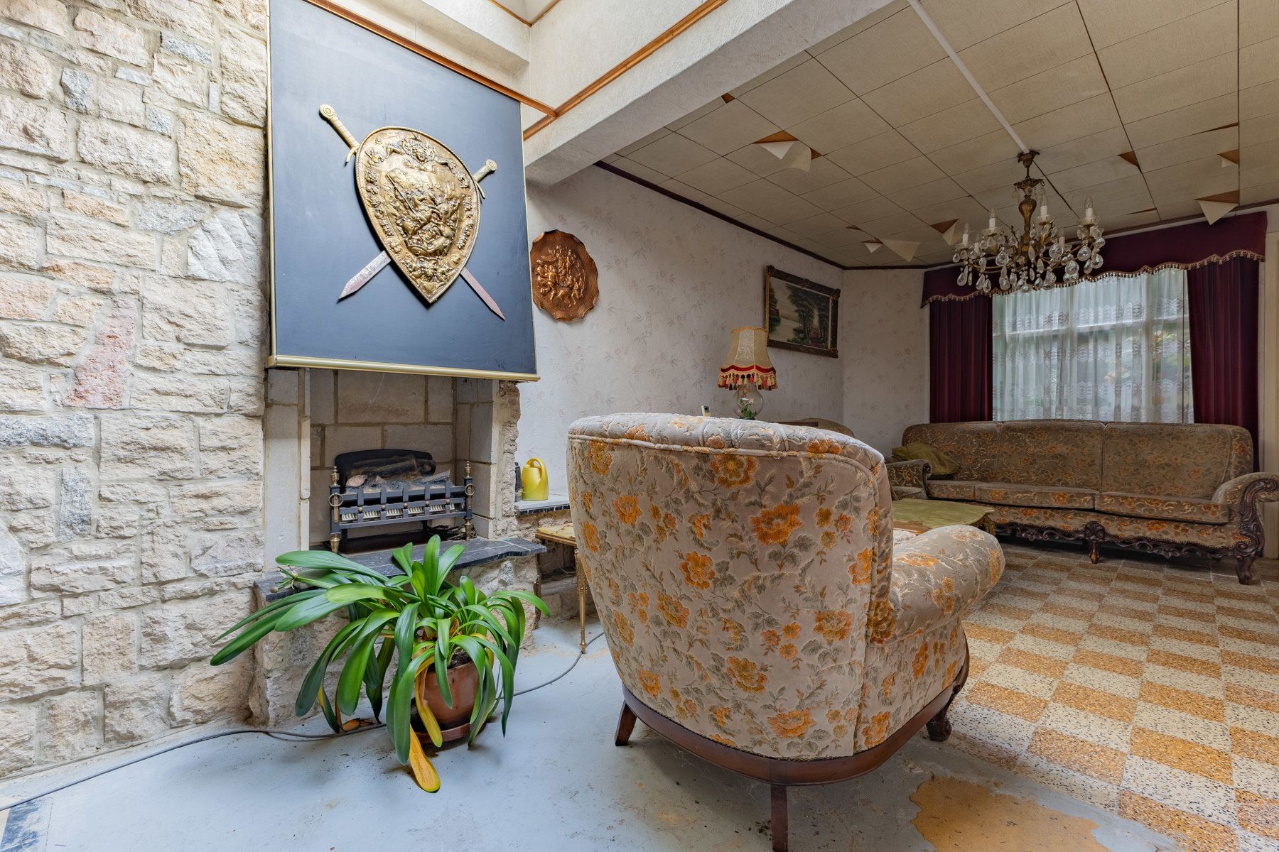 Te renoveren woning met tuin en garage foto 7