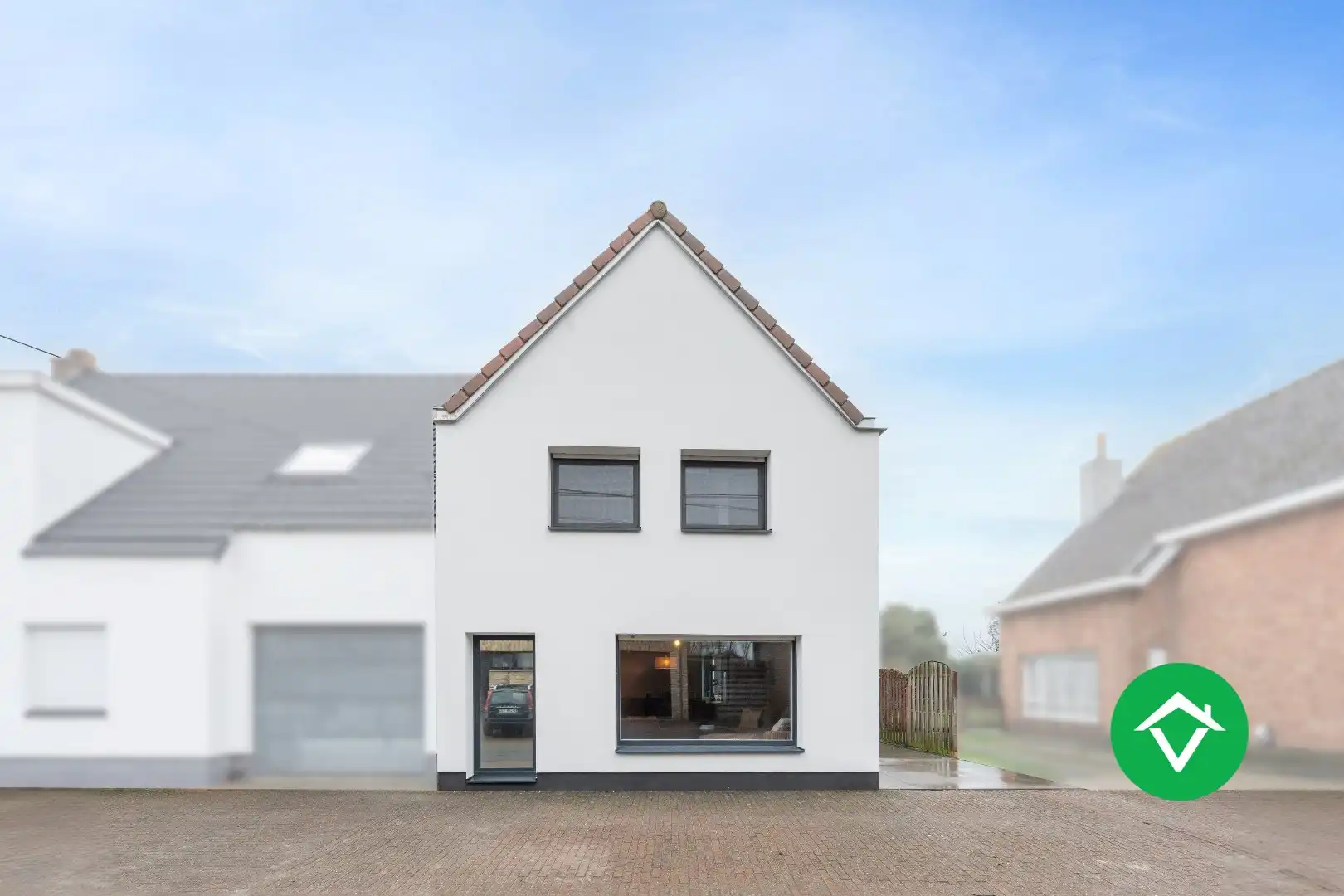 Instapklare gezinswoning met 3 slaapkamers en open veldzicht in Koekelare foto {{pictureIndex}}