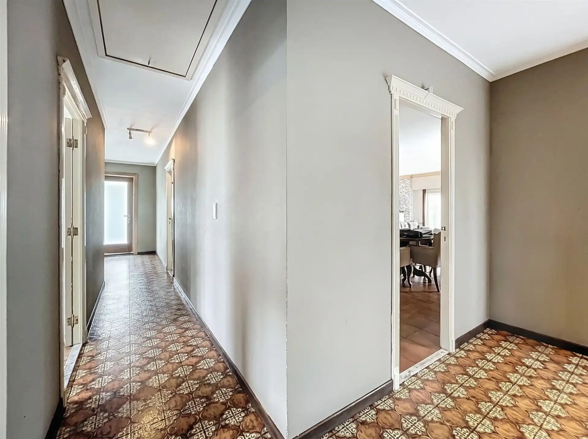Woning met magazijn en kantoor op perceel van 2185m² foto 7