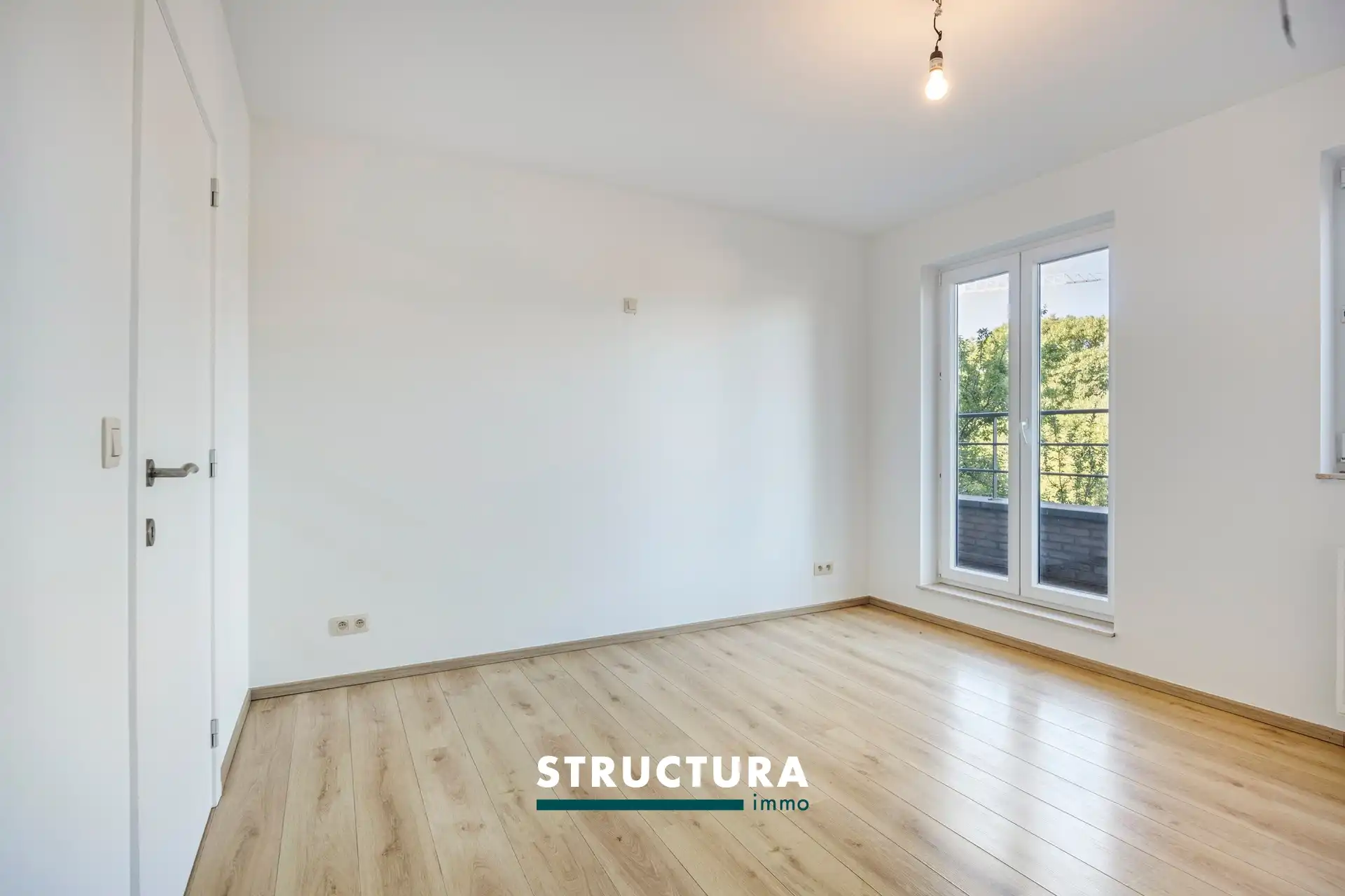 Te koop – Instapklaar appartement met 2 slaapkamers in hartje Laken. foto 9