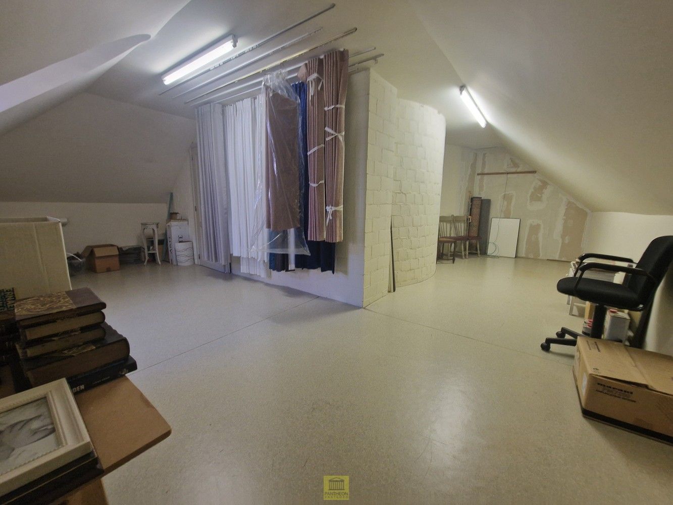 Charmante ruime villa in rustige, doodlopende straat foto 28