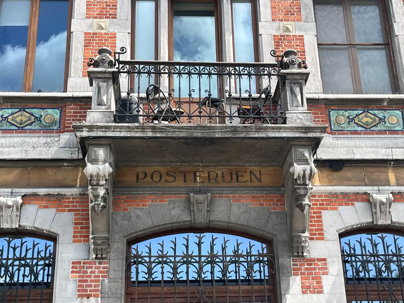 Prachtig en uniek vergunde opbrengsteigendom (BAR 6%) in historisch en gerenoveerd postgebouw te Antwerpen 2060 foto 8