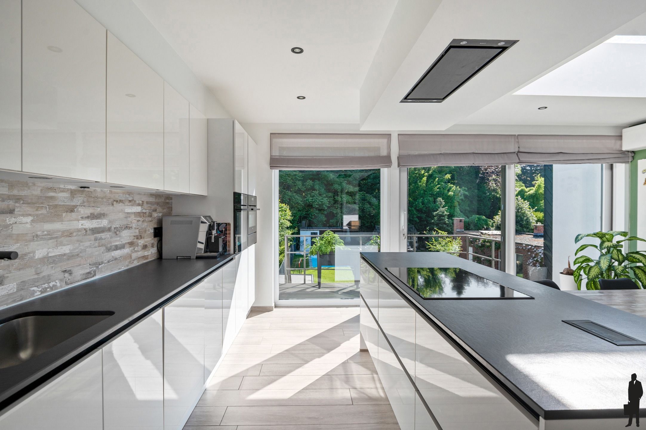 Welgelegen gerenoveerde woning met 3 slpks, 2 badks en tuin foto 9