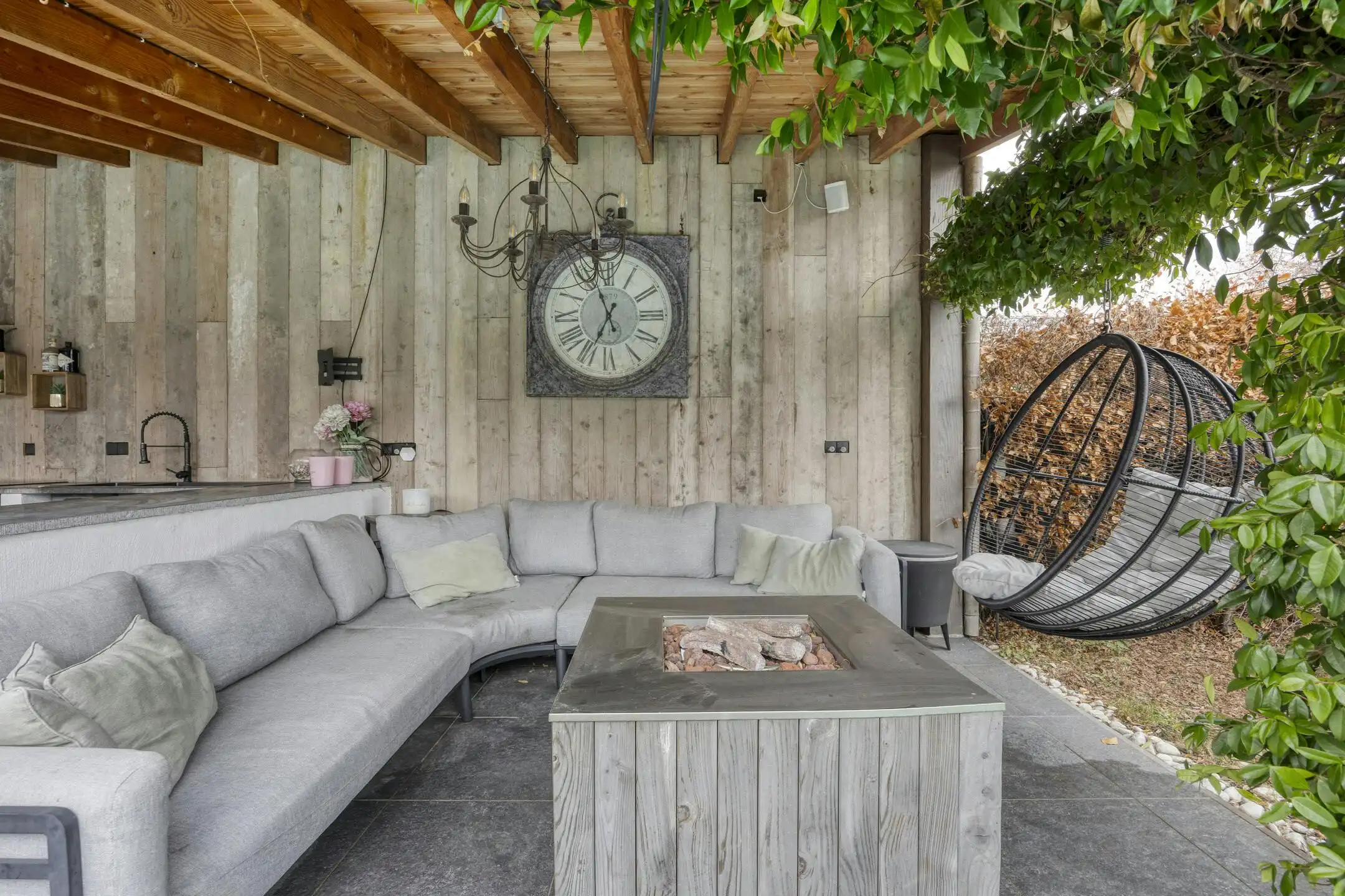 Gerenoveerd vrijstaand huis met zwembad, poolhouse en tuin foto 22