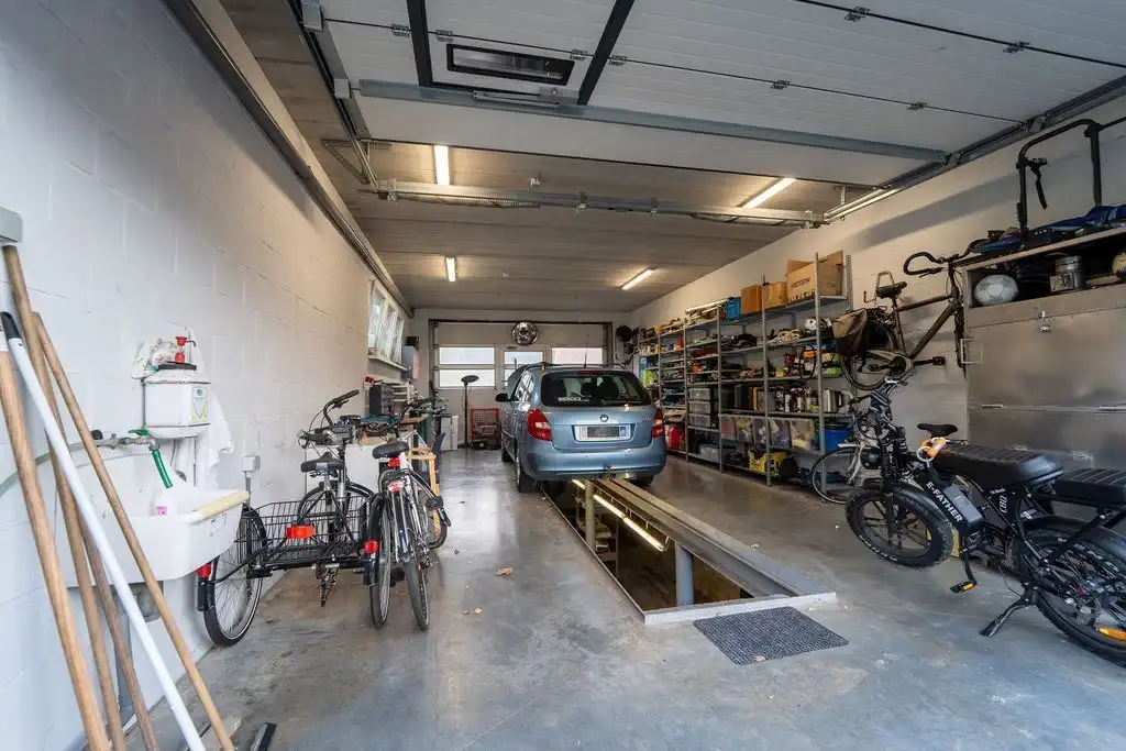 RUIM HANDELSHUIS MET WOONST TE SPALBEEK (HASSELT) foto 32