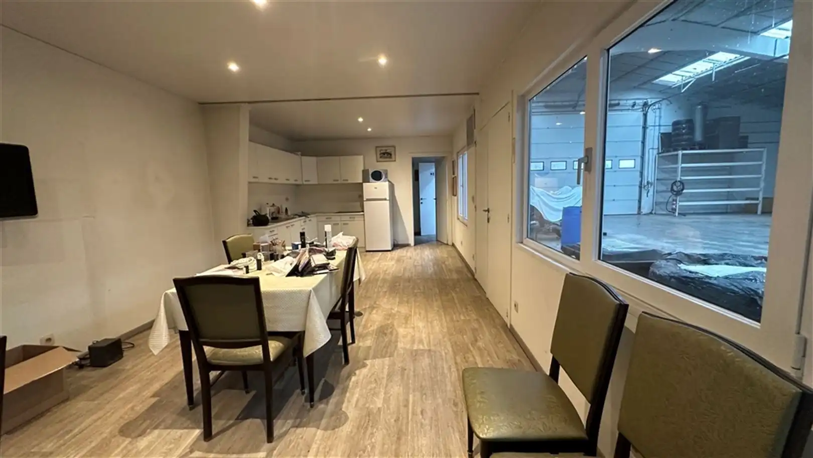 Ruime loods met kantoor en buitenterrein te Ieper foto 8