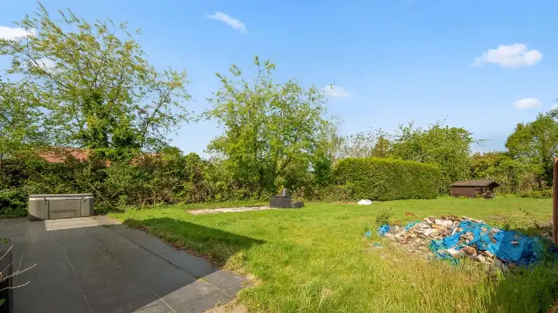 Villa van 265m² op 15 are met kantoor-praktijkruimte van 25m² en 3 slaapkamers foto 27