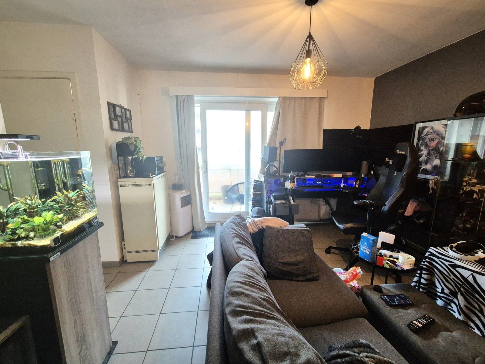 Appartement op rustige ligging met veel ramen en ruim terras foto 3