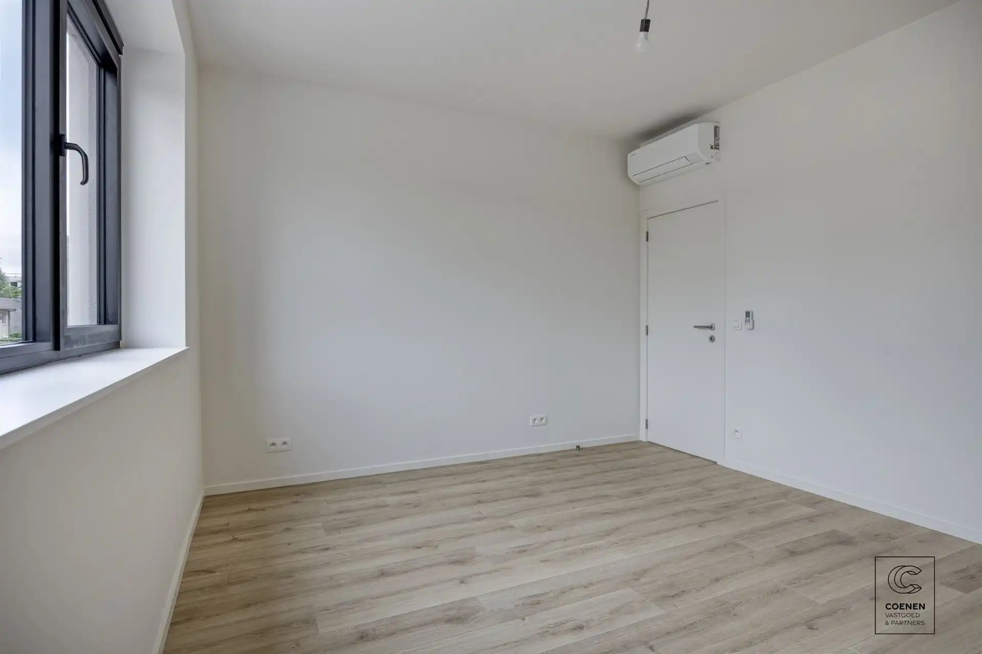 Volledig gerenoveerde woning van 230 m² met 5 slpk's! foto 15