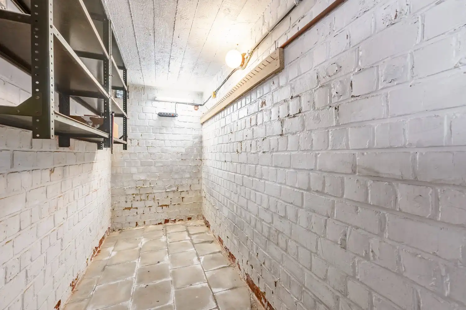 Appartement met 2 slaapkamers, garage, terras en kelder op centrale ligging foto 15