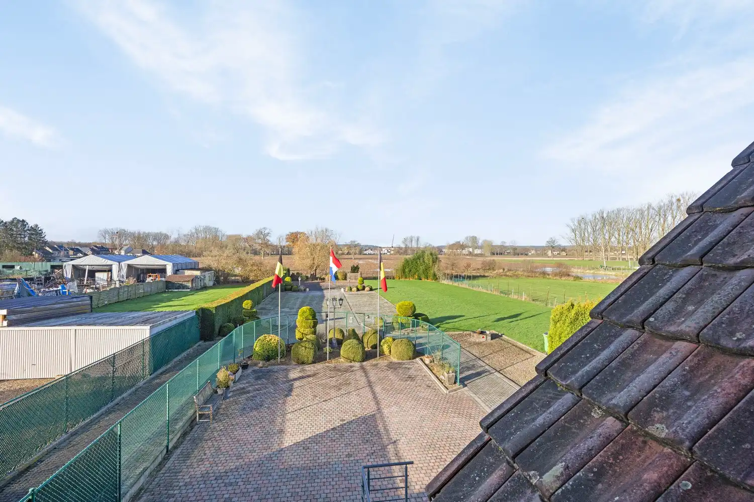 Bedrijfspand met woonst op perceel met commerciële mogelijkheden (ca. 38a) foto 6